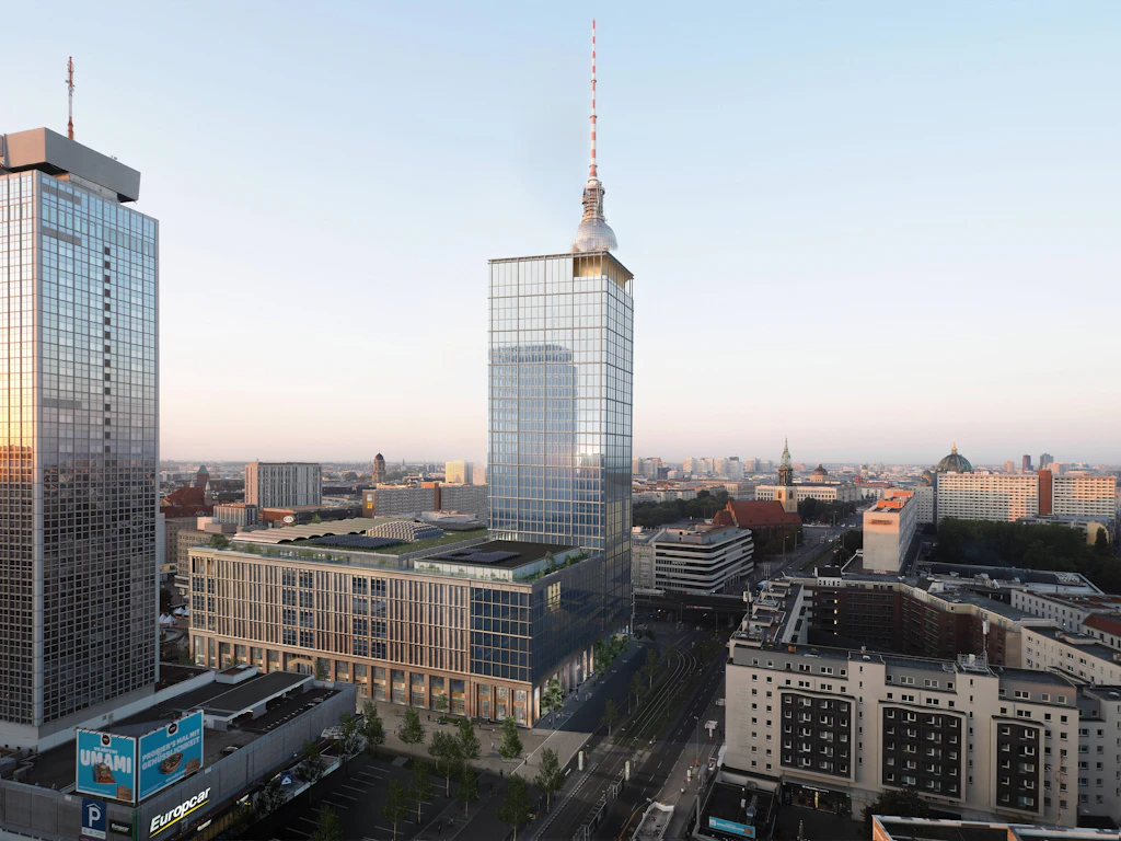 Blick auf die Kaufhaus-Bibliothek mit begrünter Dachterrasse: Dahinter ist der Bürowolkenkratzer fertig, der in dieser Perspektive den Fernsehturm „schluckt“.