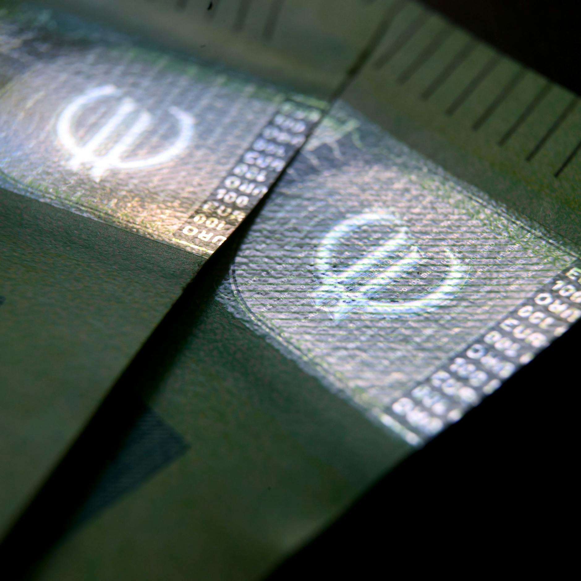 Image - Schuldenspirale: Misstrauen zum traditionellen Finanzsystem wächst – wer profitiert?