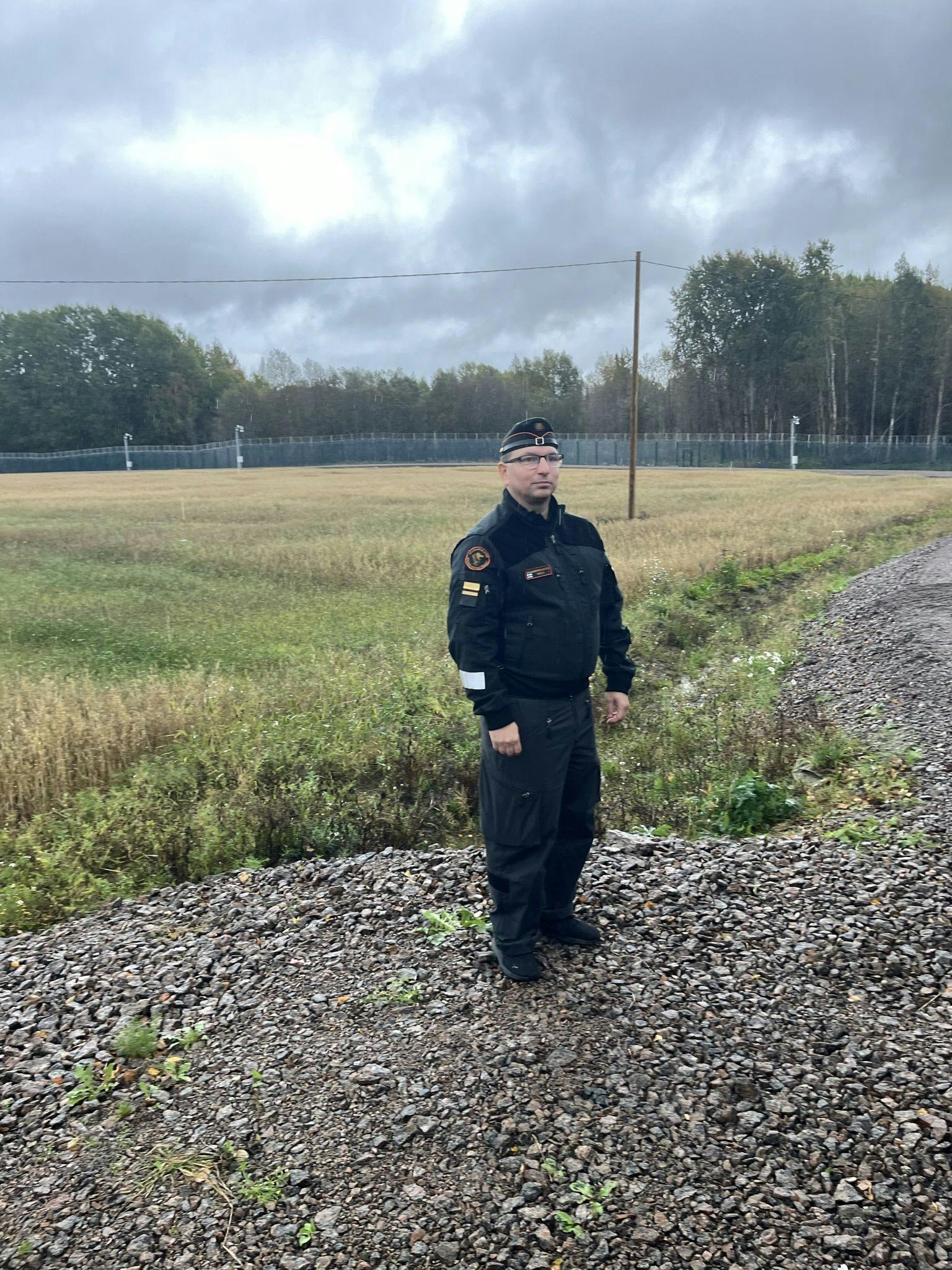 An einem verregneten Vormittag treffen wir an der finnisch-russischen Grenze den Major Antti Virta.