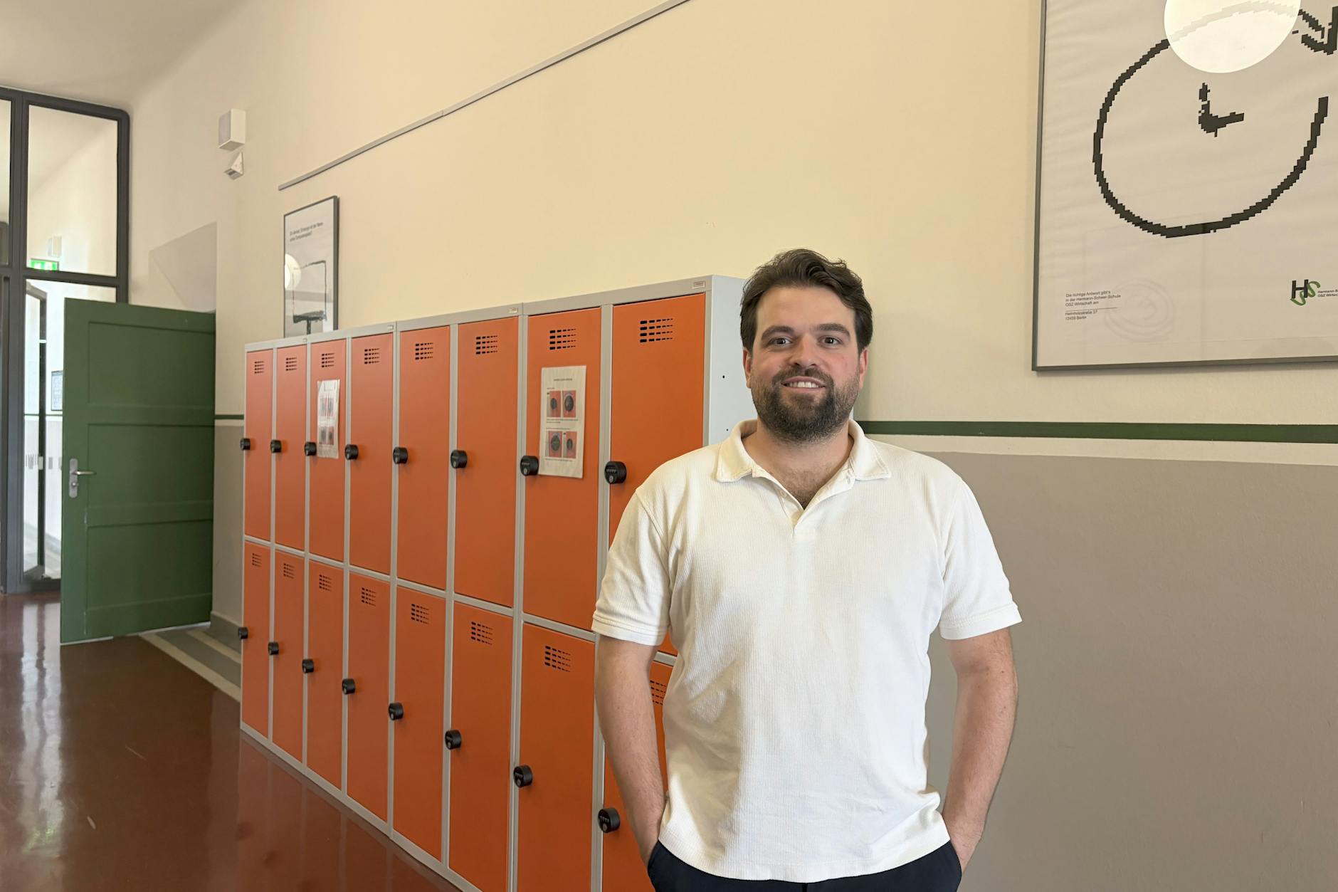 LifeTeacher Paulo Fernandes vom PWC-Konzern in der Schule in Köpenick