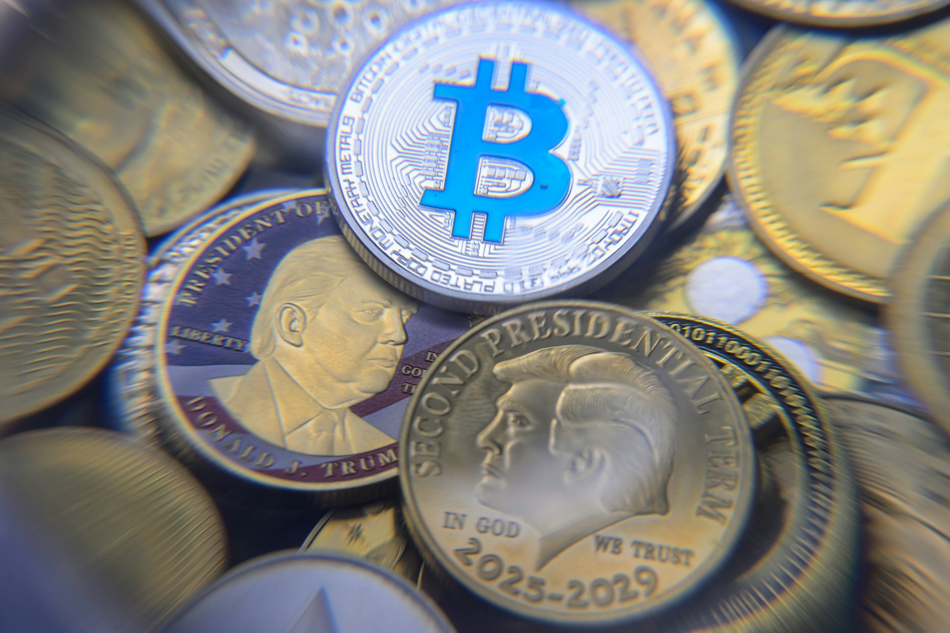 US-Präsident Donald Trump und seine Familie tätigen umfangreiche Investitionen im Kryptowährungsmarkt.