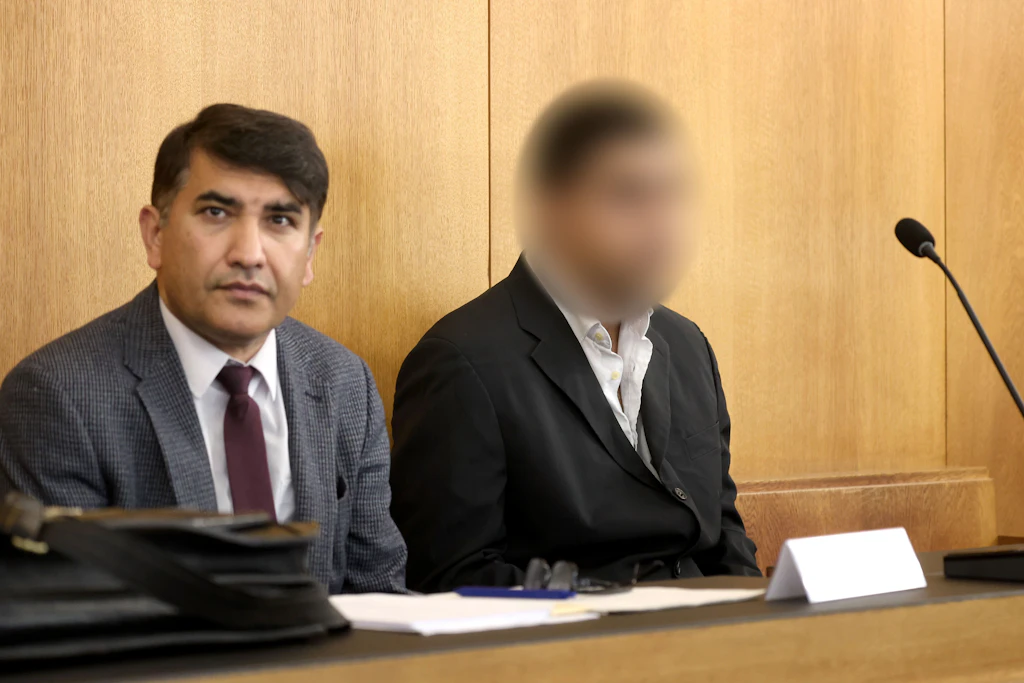 Dem 28-Jährigen wird zweifacher Mord und mehrfacher versuchter Mord vorgeworfen.