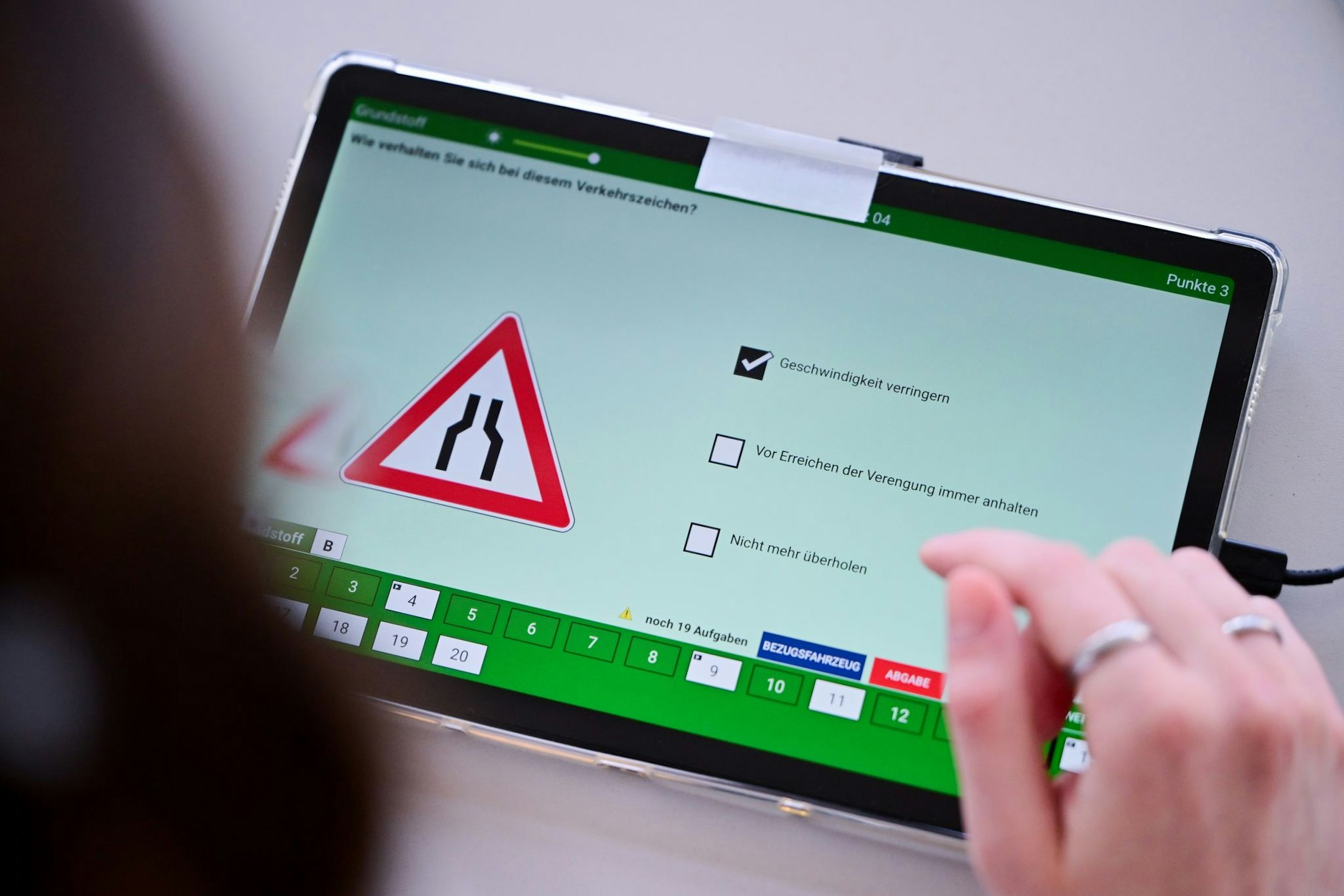 Theorie-Unterricht per App: So soll der Führerschein in Deutschland endlich günstiger werden.