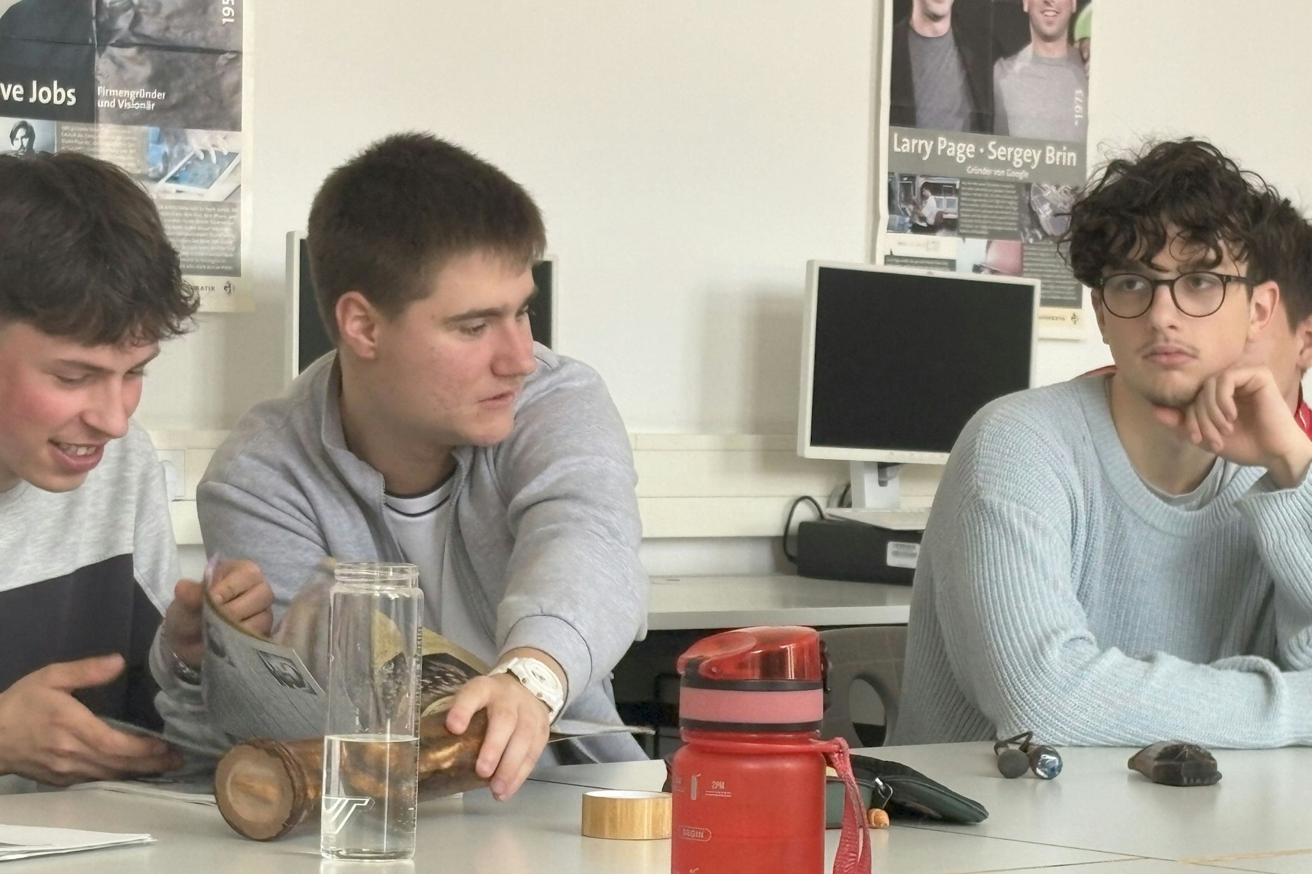 Köpenicker Schüler in einer Stunde mit LifeTeacher, links außen Finn Weber