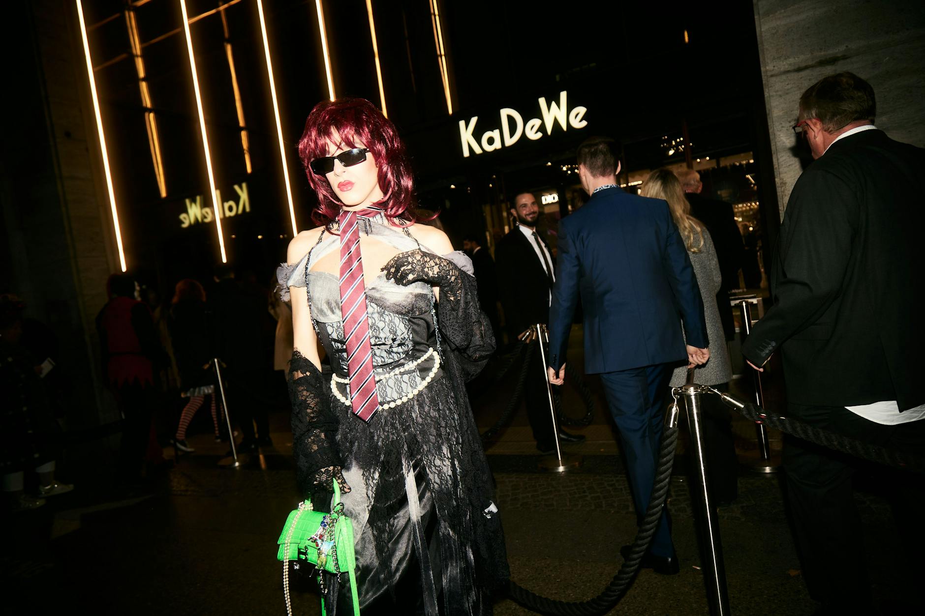 Extravaganz trifft Grusel: Beim „Sparkling Ghosthouse“ wird Halloween zur glitzernden Kostüm-Gala.