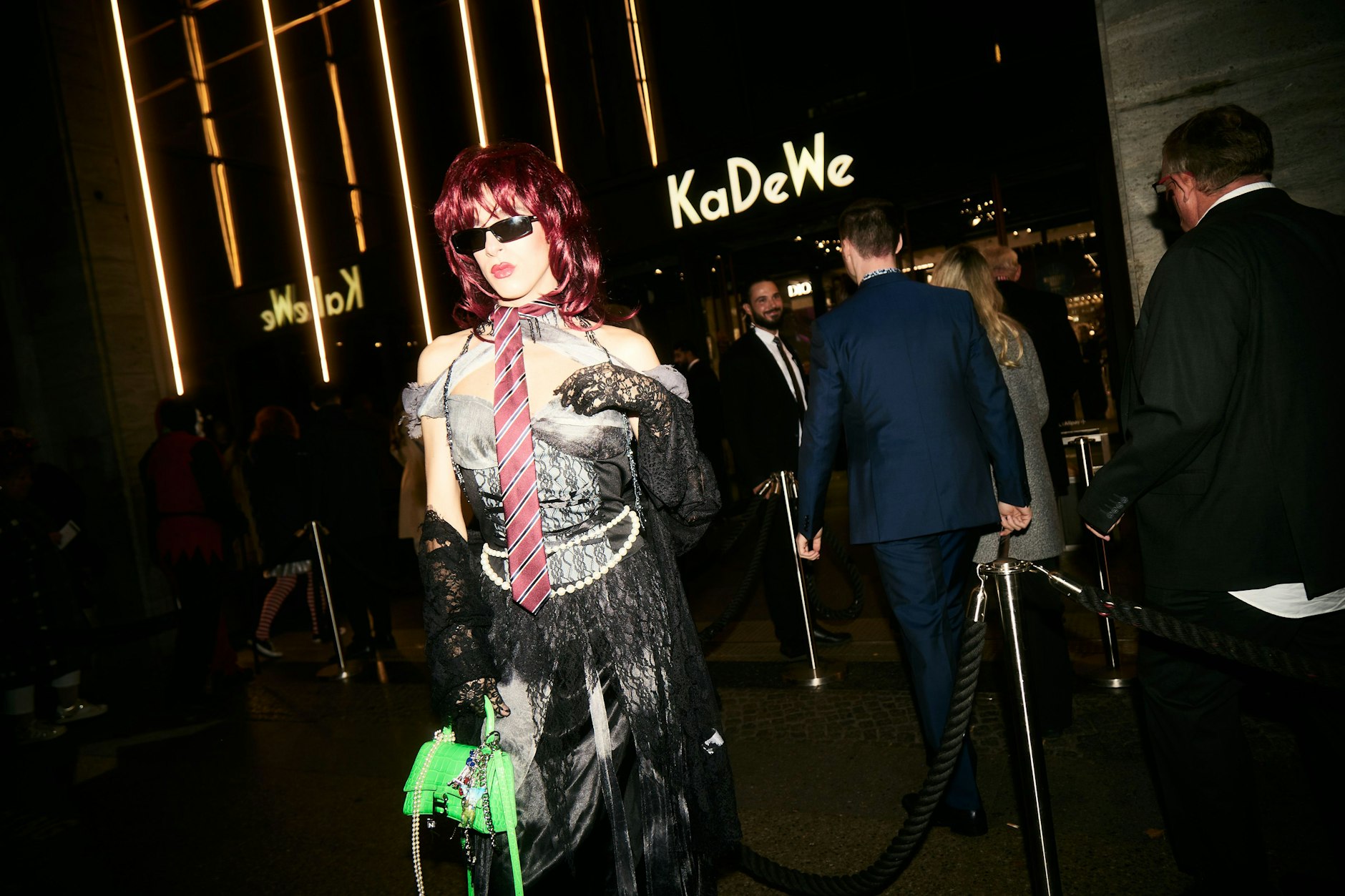 Extravaganz trifft Grusel: Beim „Sparkling Ghosthouse“ wird Halloween zur glitzernden Kostüm-Gala.