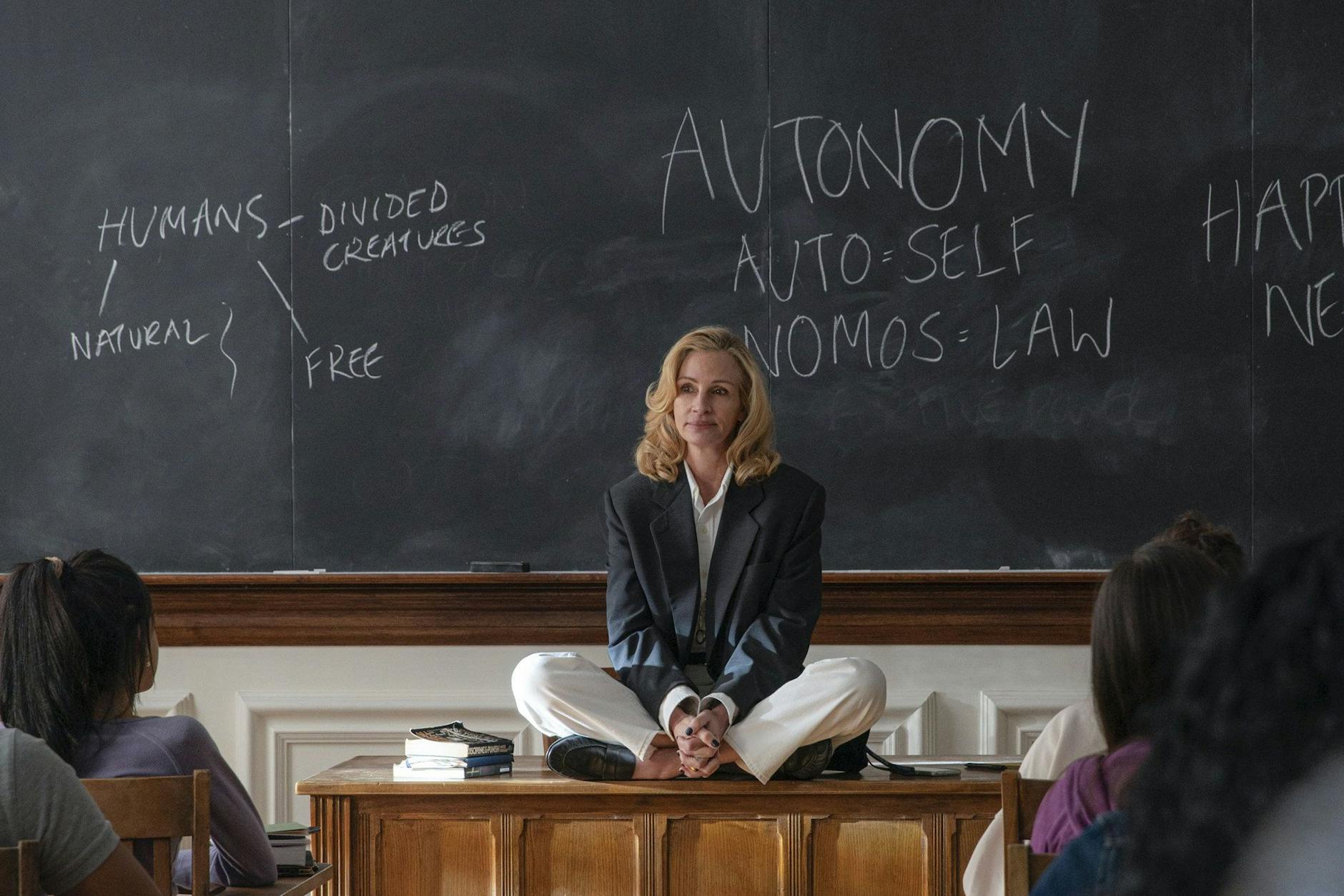 Julia Roberts als Philosophieprofessorin Alma Olsson in dem Film „After the Hunt“.