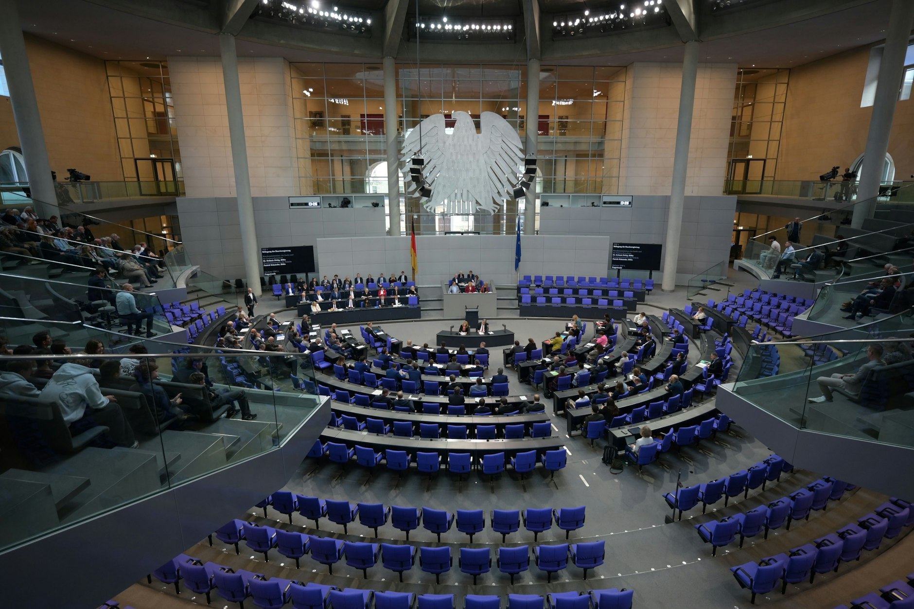 Der Bundestag hat in einer aktuellen Stunde zur Wirtschaftskrise debattiert.