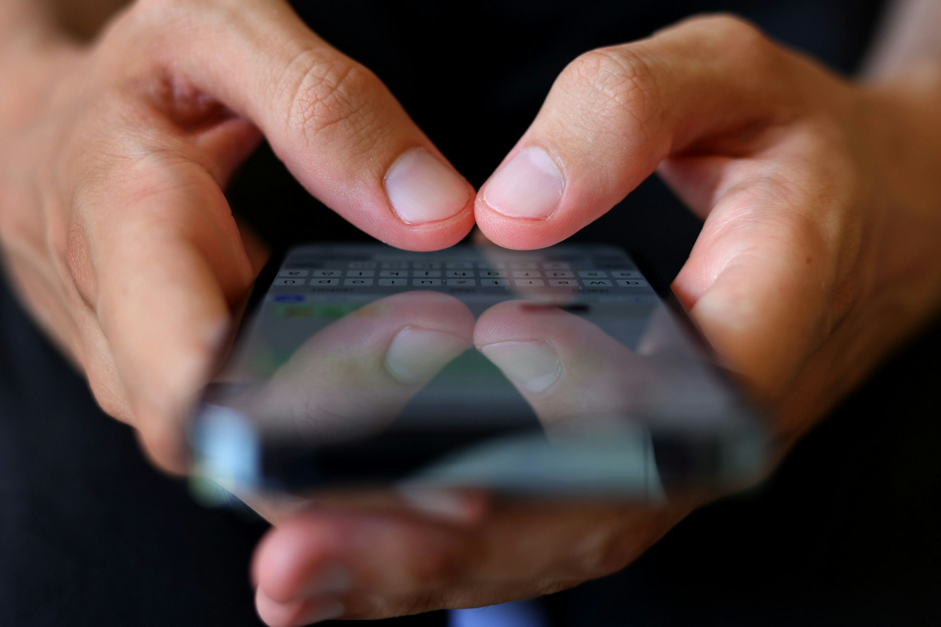 Abzocke per Handy: Drei Schüler aus Brandenburg gingen jetzt miesen Betrügern auf den Leim.