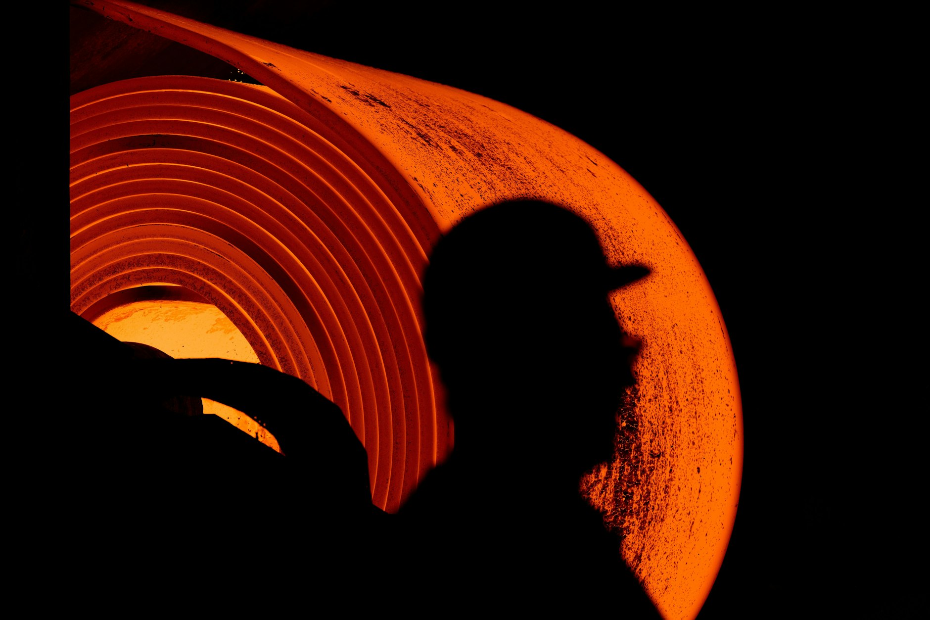 Aus einer Bramme wird im Warmbandwerk von Thyssen-Krupp in Bochum ein Warmband hergestellt. Energieintensive Industrie gerät zunehmend unter Kostendruck.