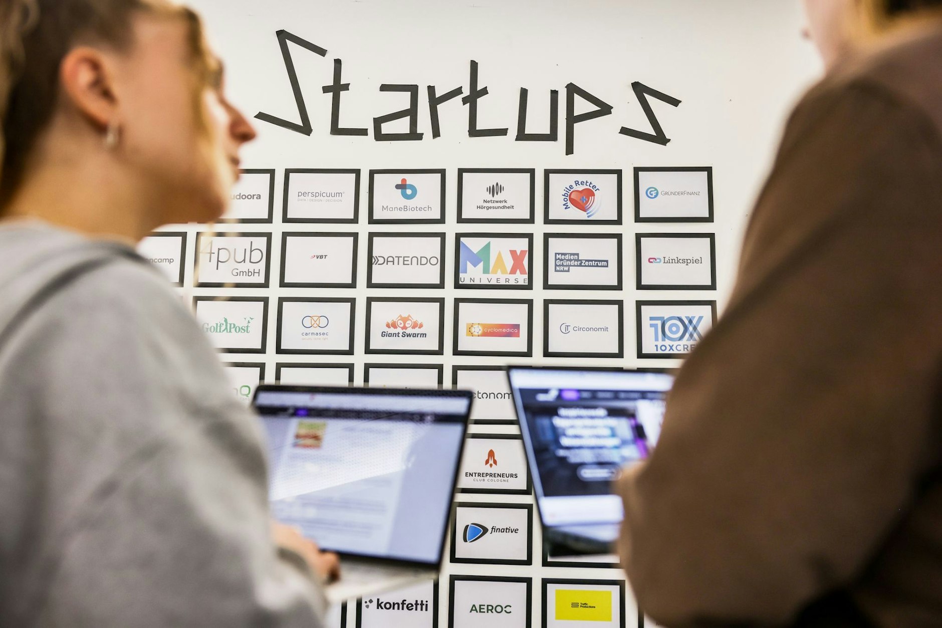 Viele innovative junge Unternehmen, die mit Künstlicher Intelligenz und Technologie zum Erfolg kommen, sind in Berlin angesiedelt.