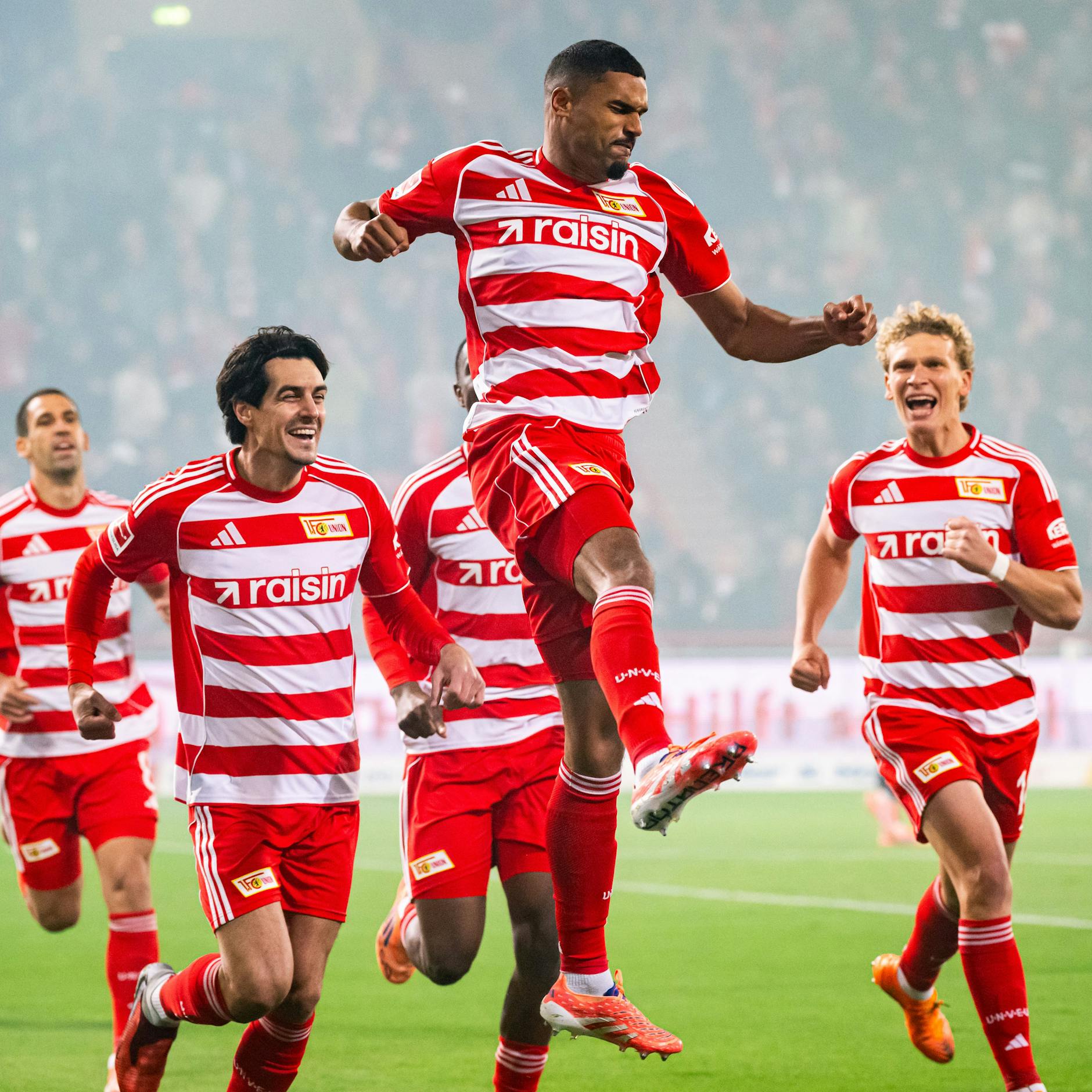 Image - Stürmischer Verteidiger: Doekhi köpft und schießt den 1. FC Union Berlin zum Sieg gegen Gladbach