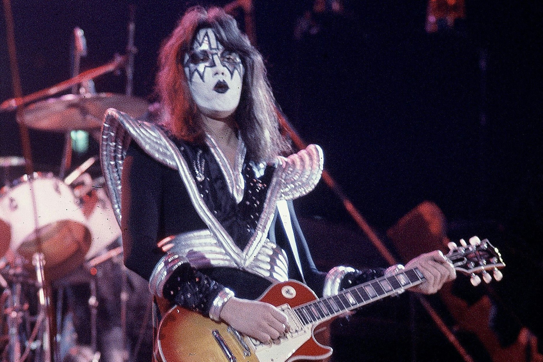 Ace Frehley war einer der Gründer und Gitarrist der Rockband KISS. Er starb jetzt im Alter von 74 Jahren.