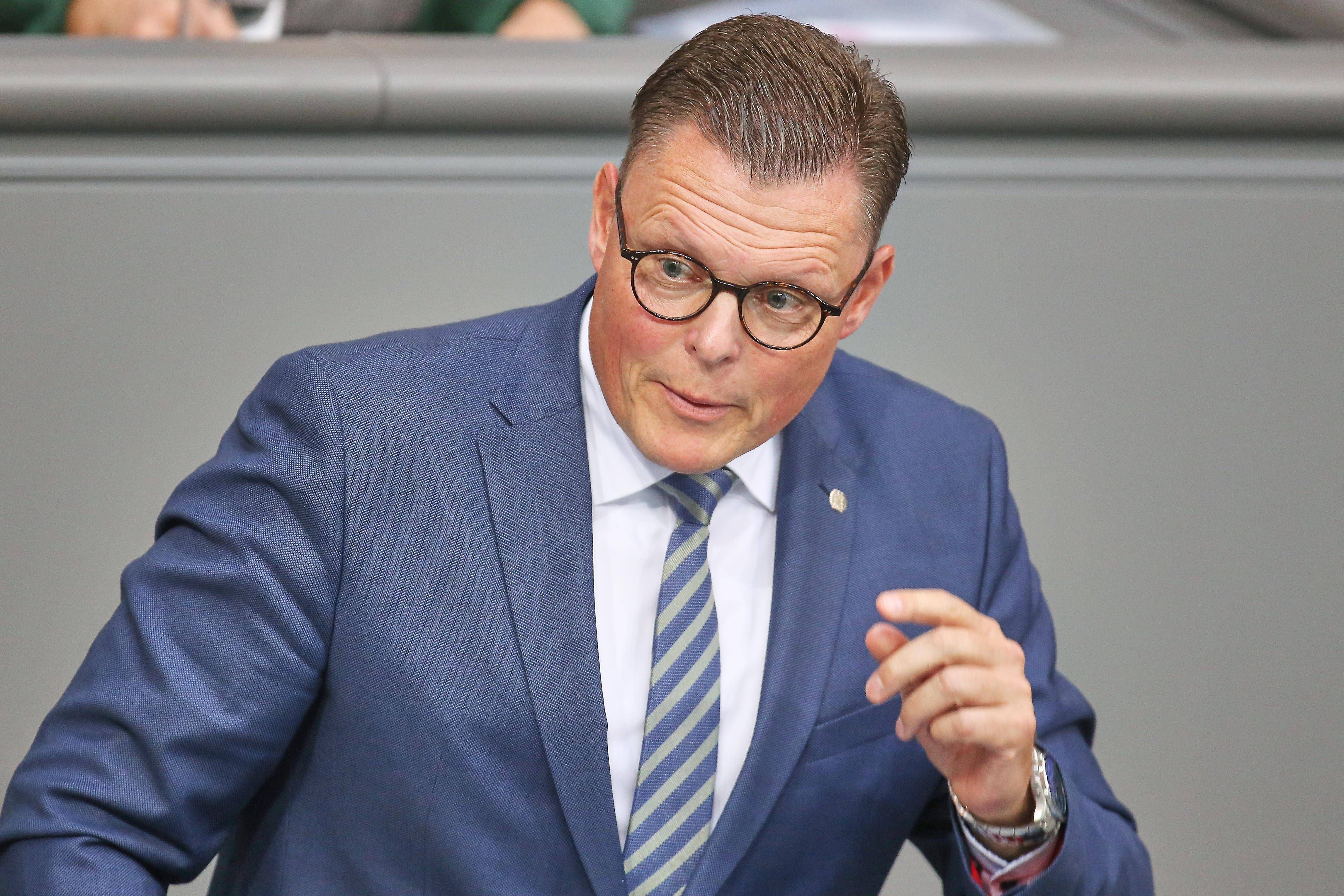 Politiker sollen in die Rentenkasse einzahlen? CDU-Abgeordneter legt Vorschlag vor