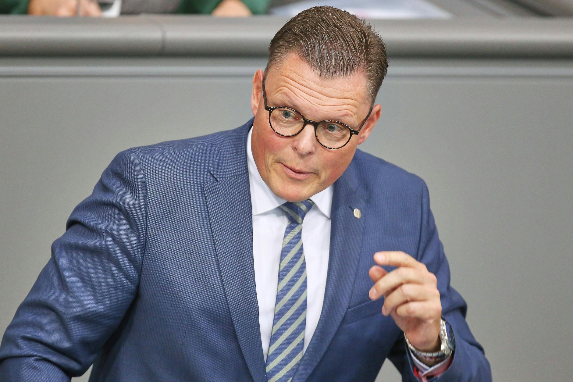 Der CDU-Bundestagsabgeordnete Wilhelm Gebhard macht einen Vorschlag, der ihn und seine Politikerkollegen persönlich betrifft.