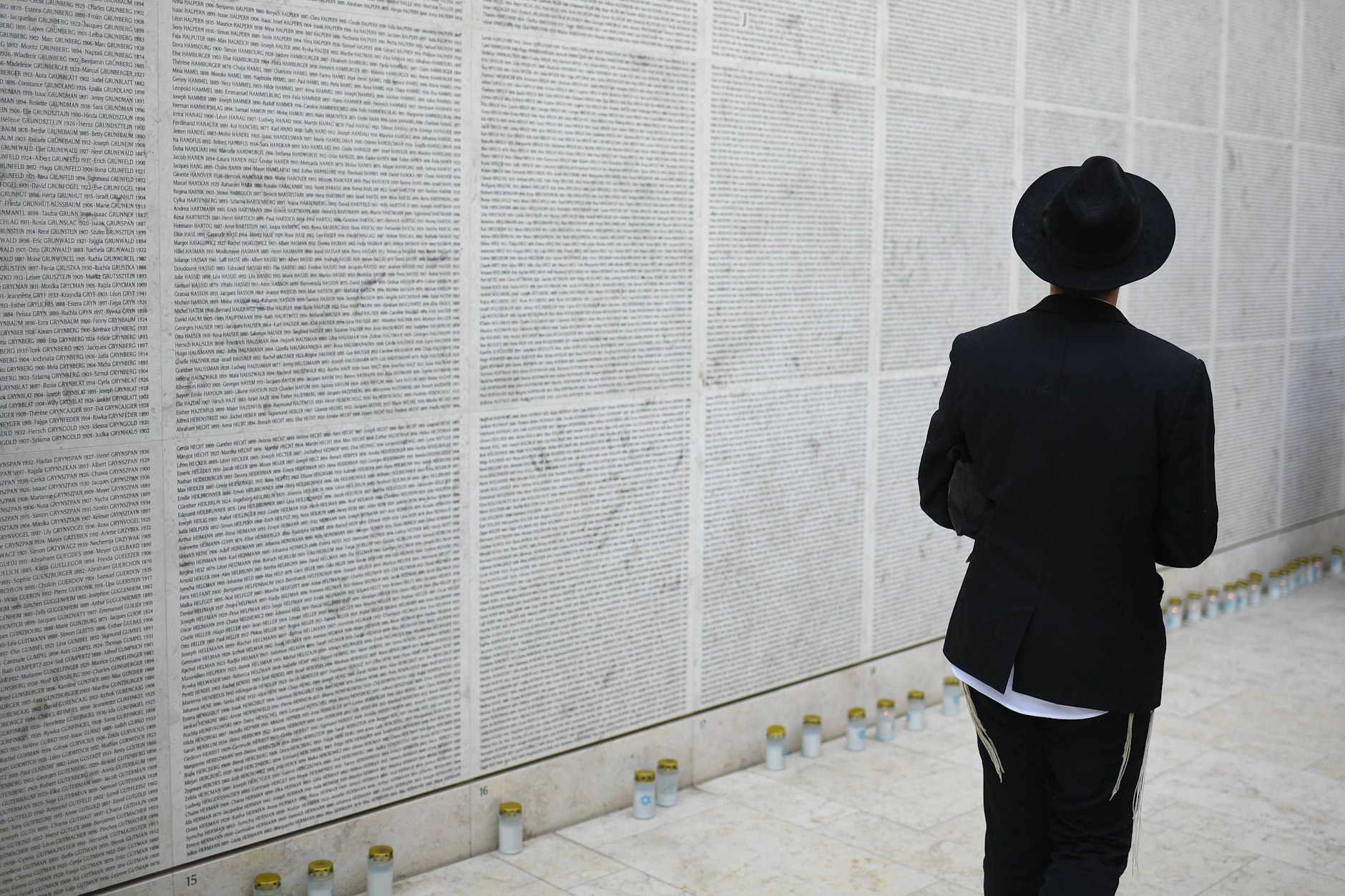 Die Mauer der Namen im Mémorial de la Shoah in Paris
