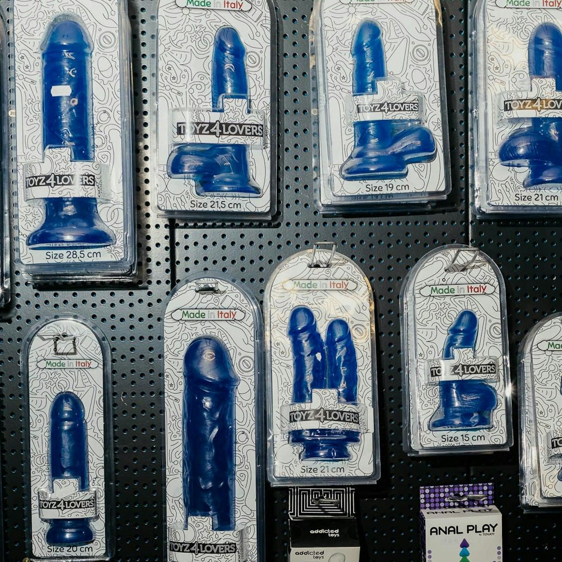 Image - Liebesgrüße aus Weißensee – das Ost-Berliner Familienunternehmen Dildoking