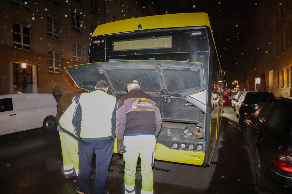 Angst nach Schüssen auf BVG-Bus: Berliner Polizei jagt den Schützen!