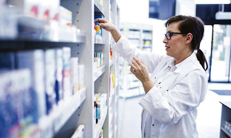 Mitarbeiter in Apotheken sollen rezeptpflichtige Medikamente bald auch ohne Rezept herausgeben dürfen - wenn auch nur unter bestimmten Bedingungen.