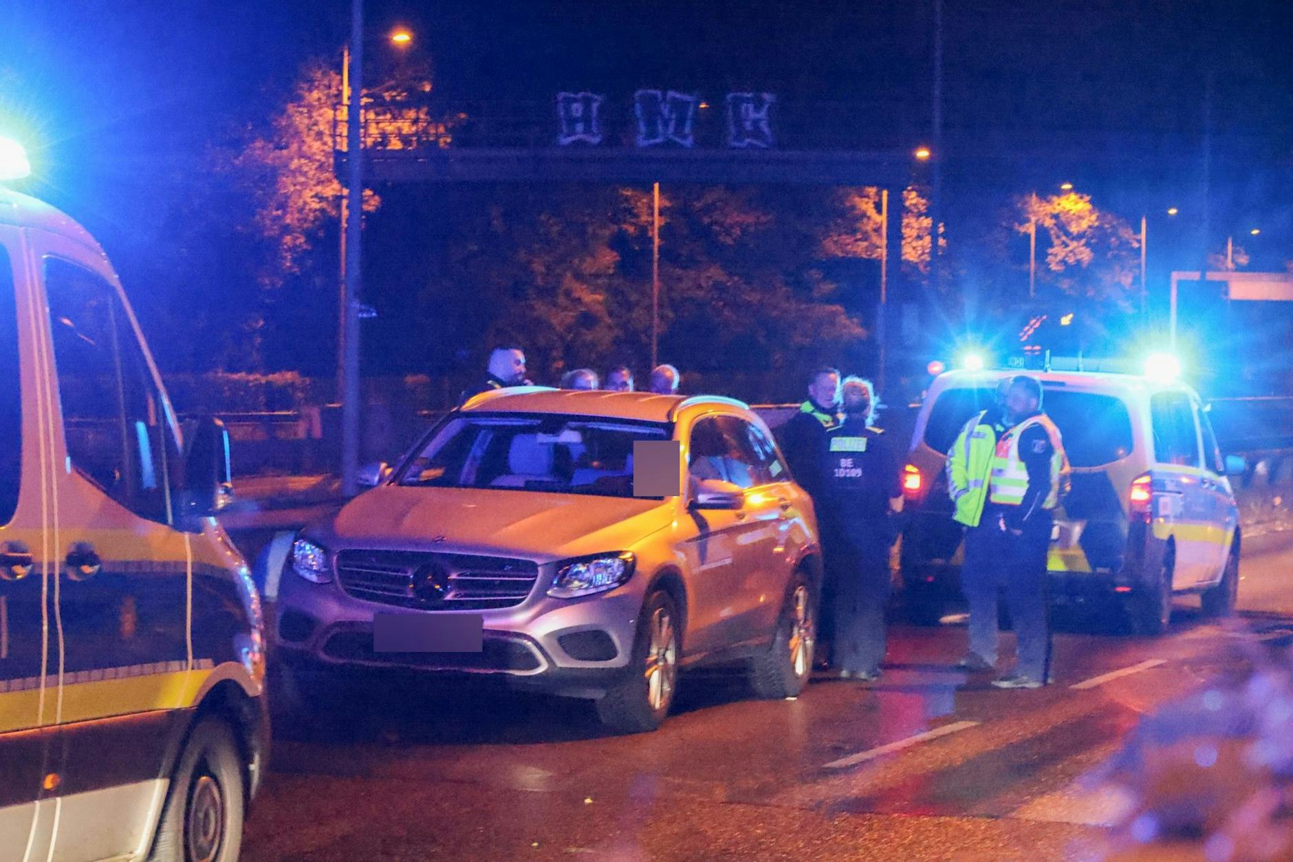 Ein älterer Herr geriet mit seinem Wagen auf die Gegenfahrbahn - und hielt an, als ihm zu viele Autos entgegenkamen.