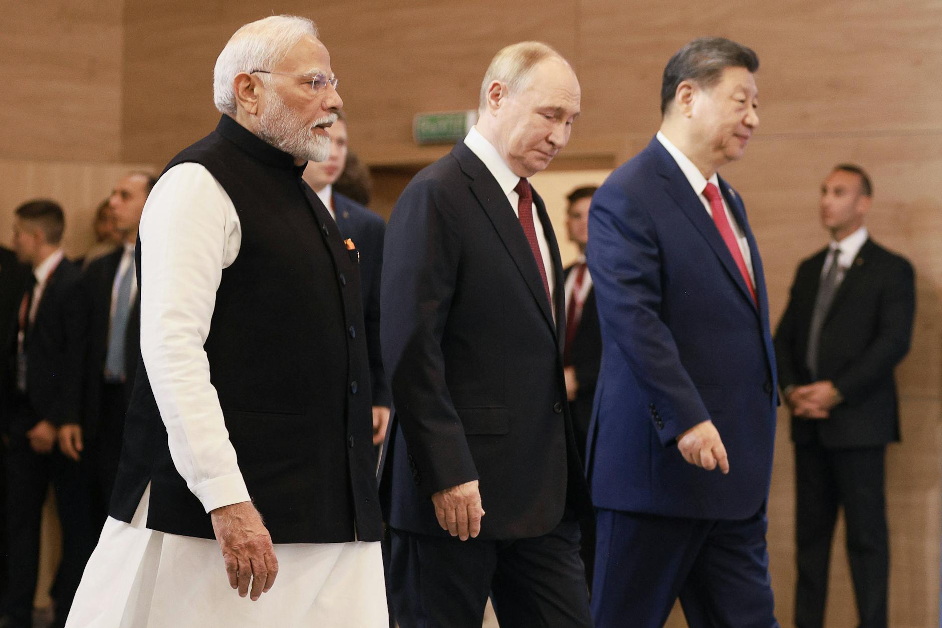 Gemeinsam in die Zukunft? Indiens Premier Narendra Modi, Russlands Präsident Wladimir Putin und Chinas Präsident Xi Jinping (v.l.n.r.) auf dem Brics-Gipfel im Oktober 2024 in Kasan