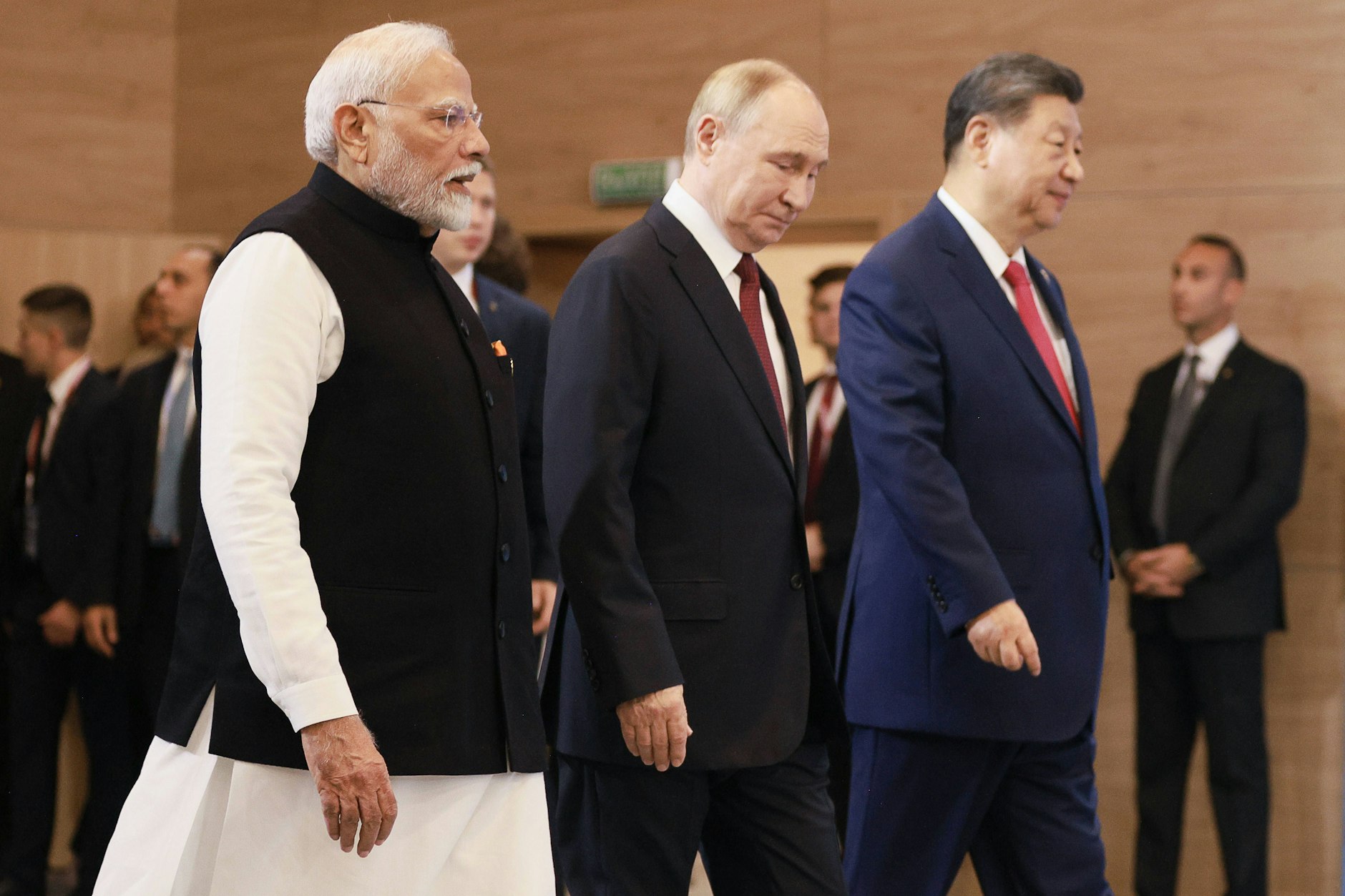 Gemeinsam in die Zukunft? Indiens Premier Narendra Modi, Russlands Präsident Wladimir Putin und Chinas Präsident Xi Jinping (v.l.n.r.) auf dem Brics-Gipfel im Oktober 2024 in Kasan