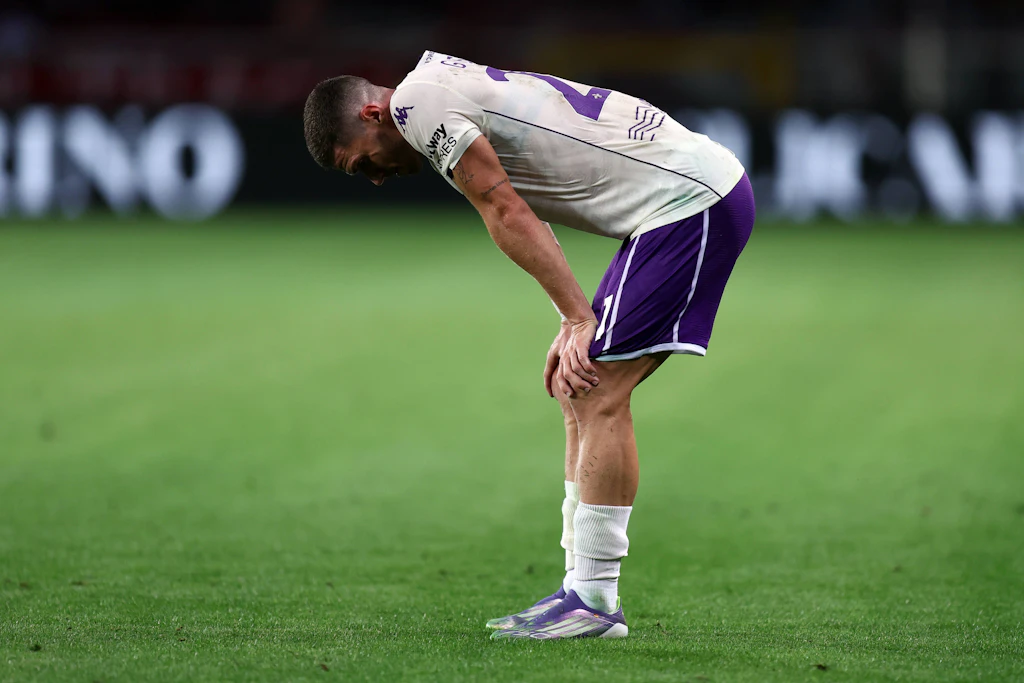 Robin Gosens (31) steckt in Italien mit dem AC Florenz in der Krise und droht, das nächste Turnier mit der DFB-Elf zu verpassen.