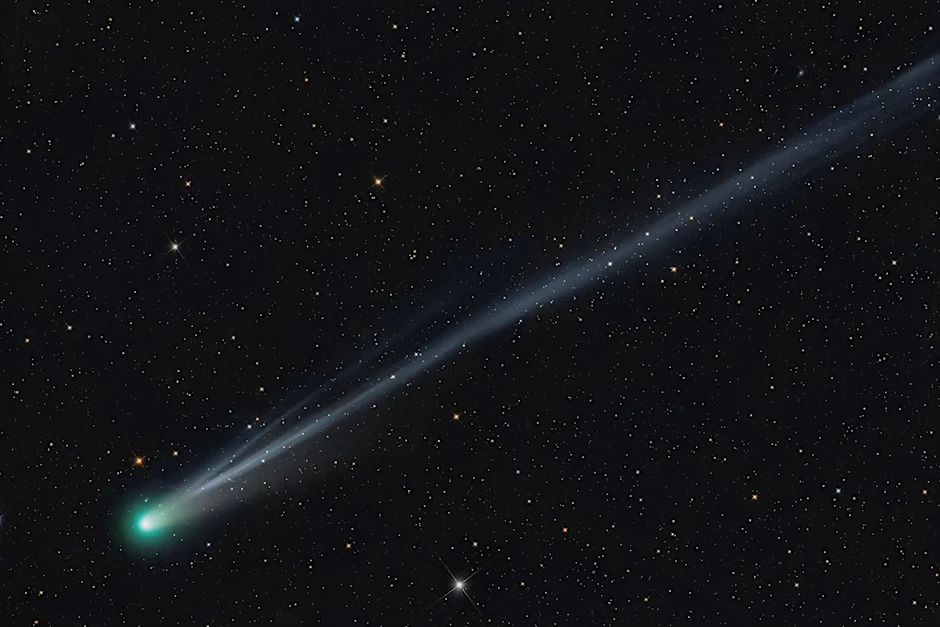 Dieses Bild zeigt den hellgrünen Kometen C/2025 A6 (Lemmon) am 4. Oktober 2025 in Cismont, Virginia. Unter anderem diesen Kometen können deutsche Hobby-Astronomen in der Nacht zu Sonntag am Himmel sehen.