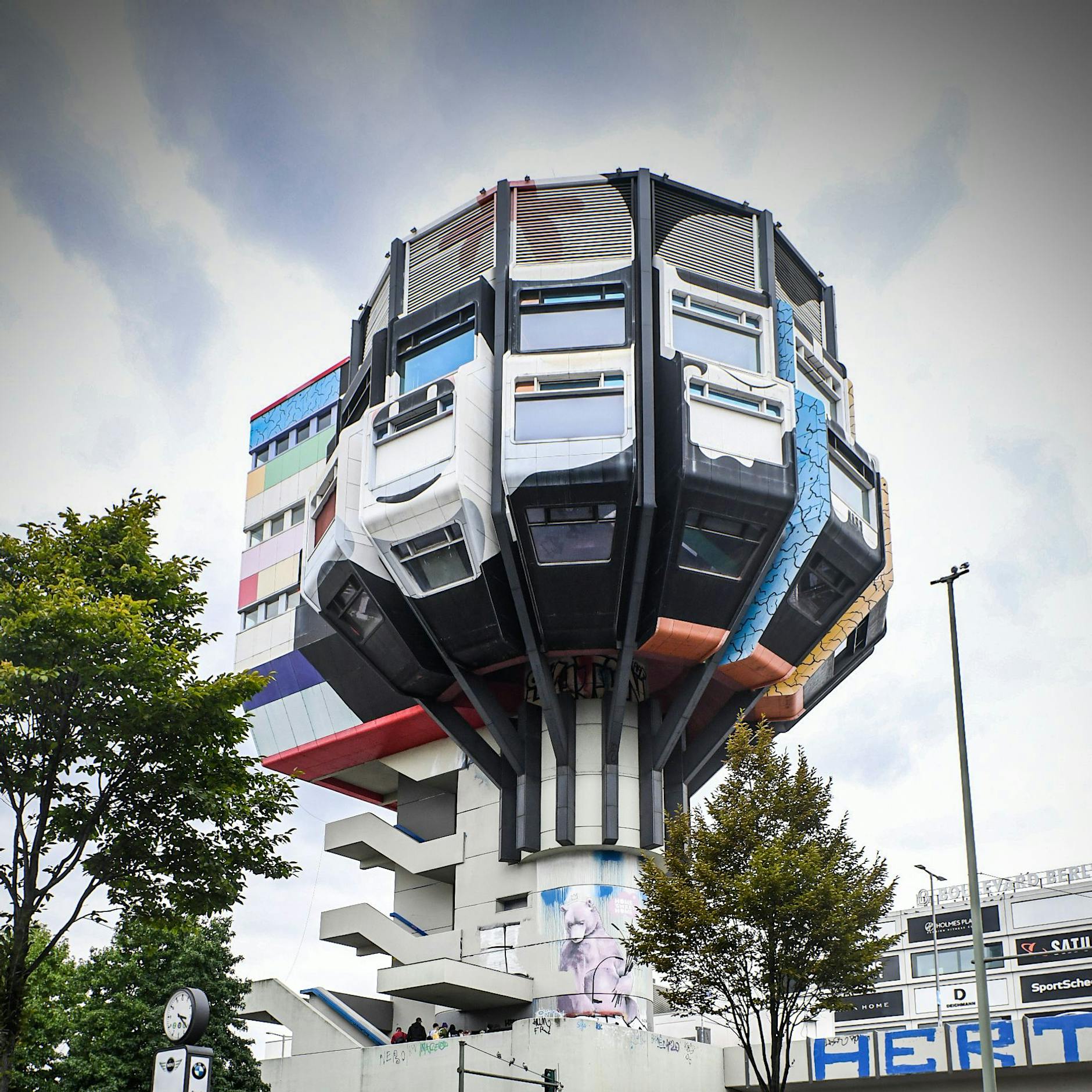 Polizei räumt besetzten Bierpinsel – 15 Vermummte festgenommen