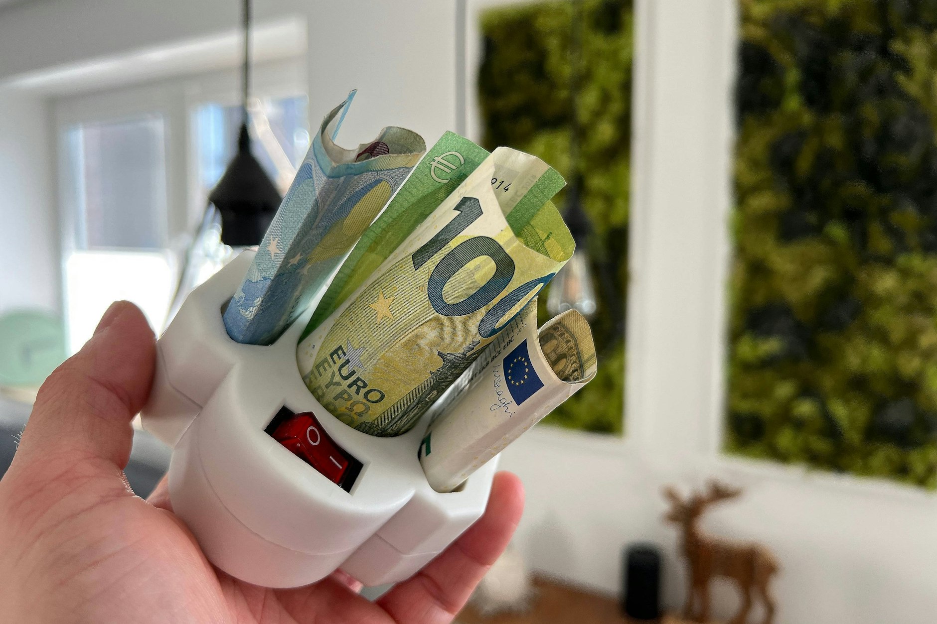 Ab 2026 können Berliner und Brandenburger bares Geld sparen: Die Netzentgelte für Strom sollen hier um fast ein Viertel sinken!