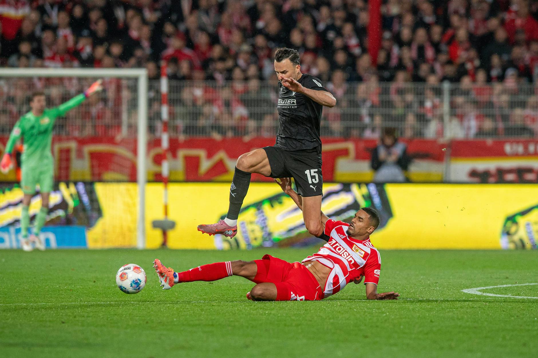 Hohe Intensität: Vorne erzielte Danilho Doekhi (r.) zwei Tore gegen Borussia Mönchengladbach und der Defensive räumte der Verteidiger des 1. FC Union Berlin wieder einmal kompromisslos auf.