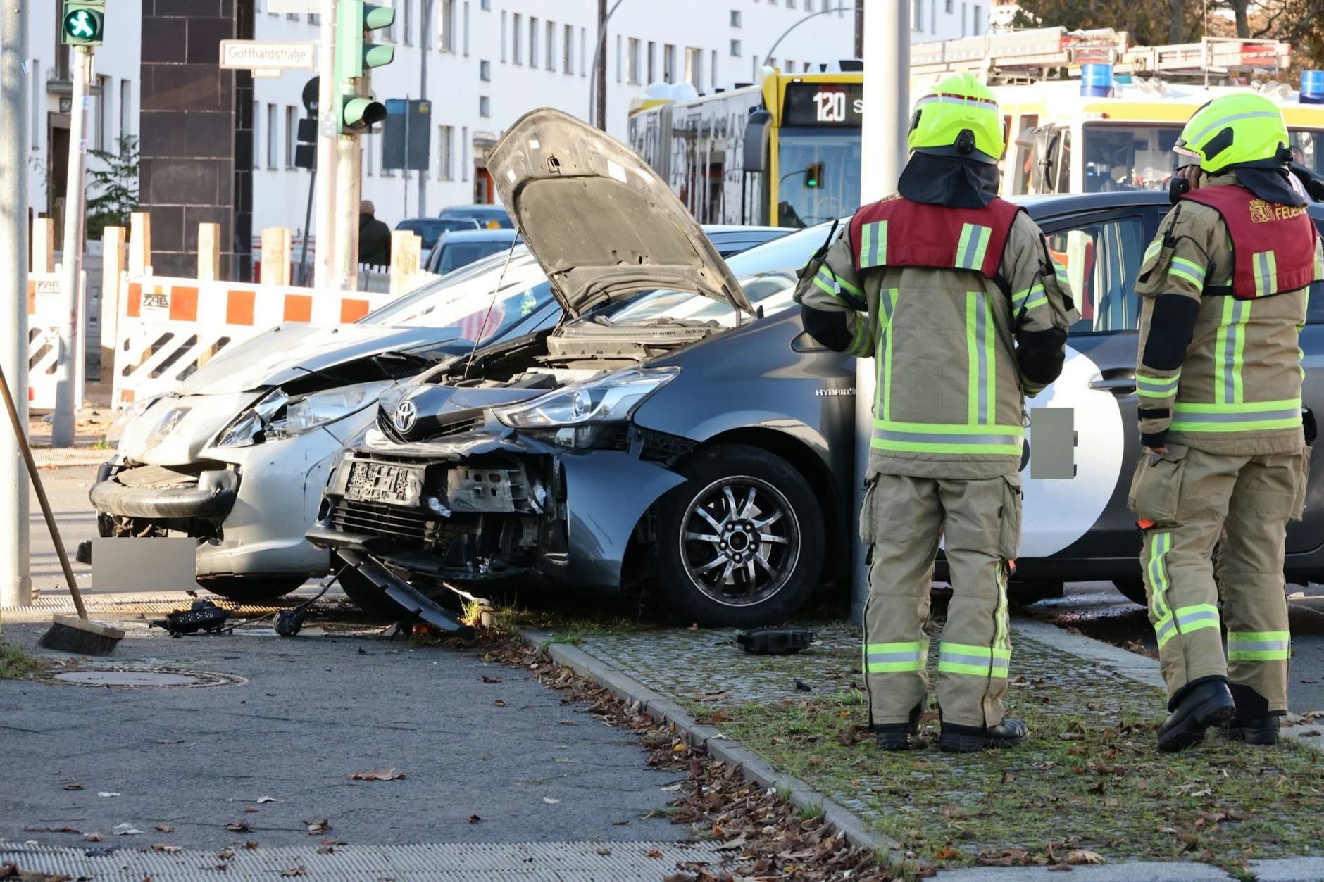 Schwerer Verkehrsunfall mit drei Verletzten.