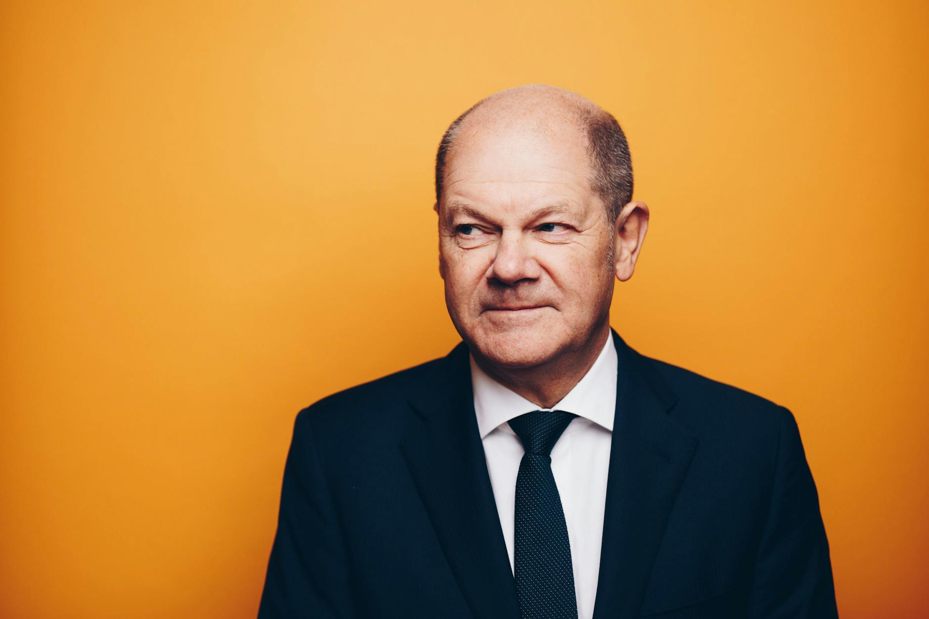 Ex-Bundeskanzler Olaf Scholz äußert sich in einem Podcast zum Nahost-Konflikt und zur Wehrpflicht.