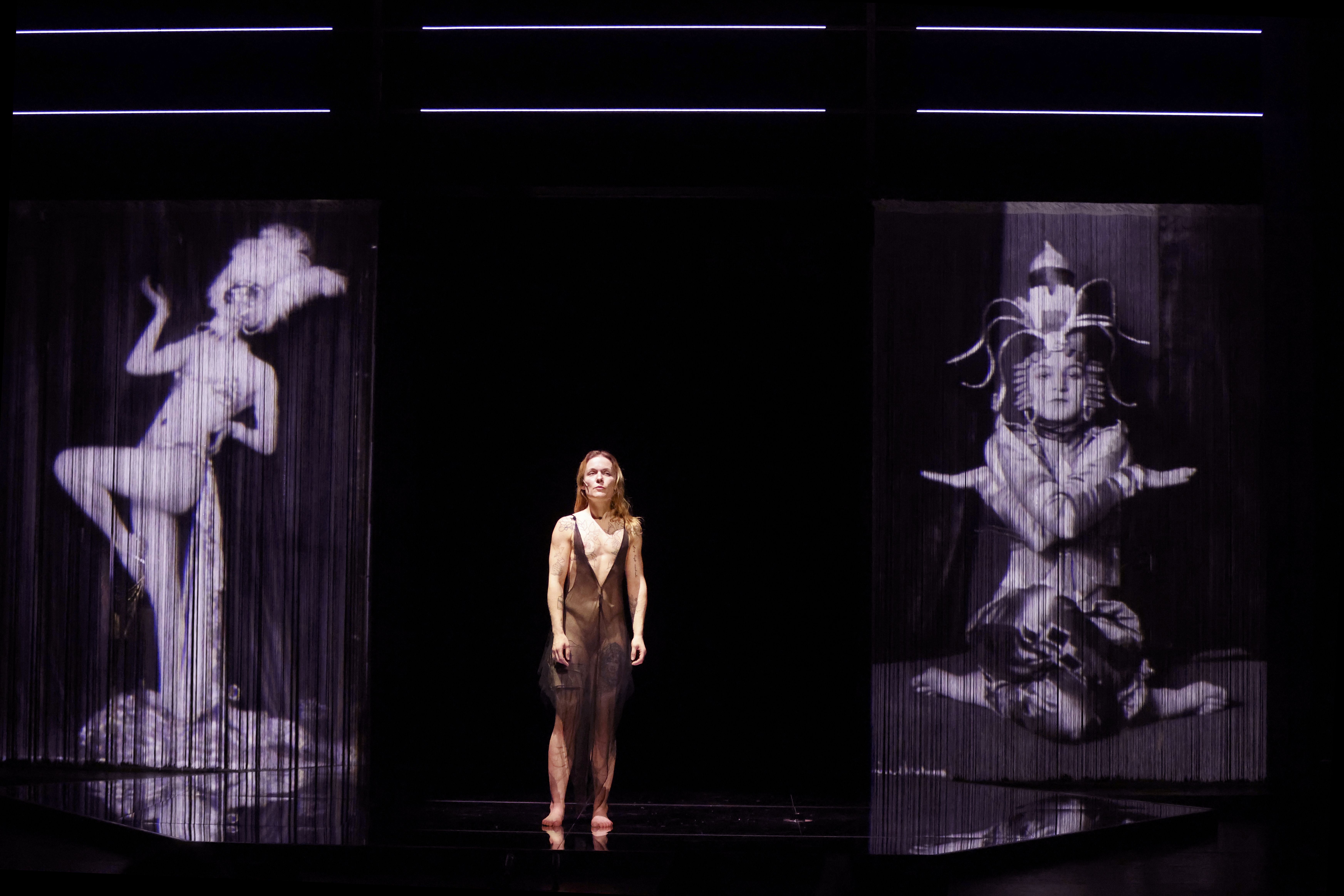 „Androgynous. Portrait of a Naked Dancer“: Uraufführung des neuen Stücks von Lola Arias