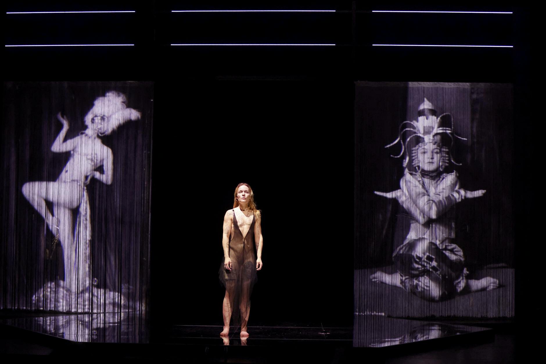 Lola Arias holt mit der nonbinären Performancekünstlerin River Roux Anita Berber zurück auf die Bühne.