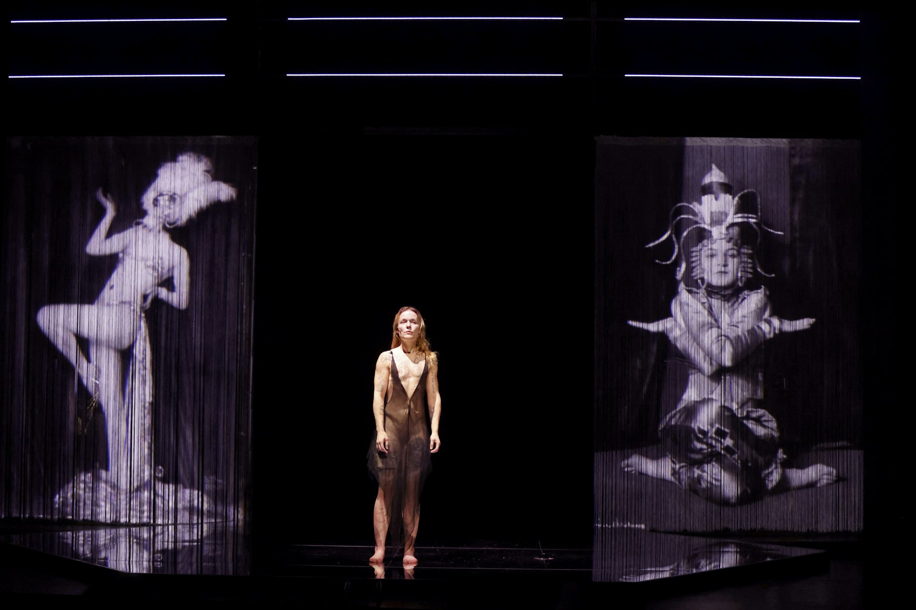 Lola Arias holt mit der nonbinären Performancekünstlerin River Roux Anita Berber zurück auf die Bühne.