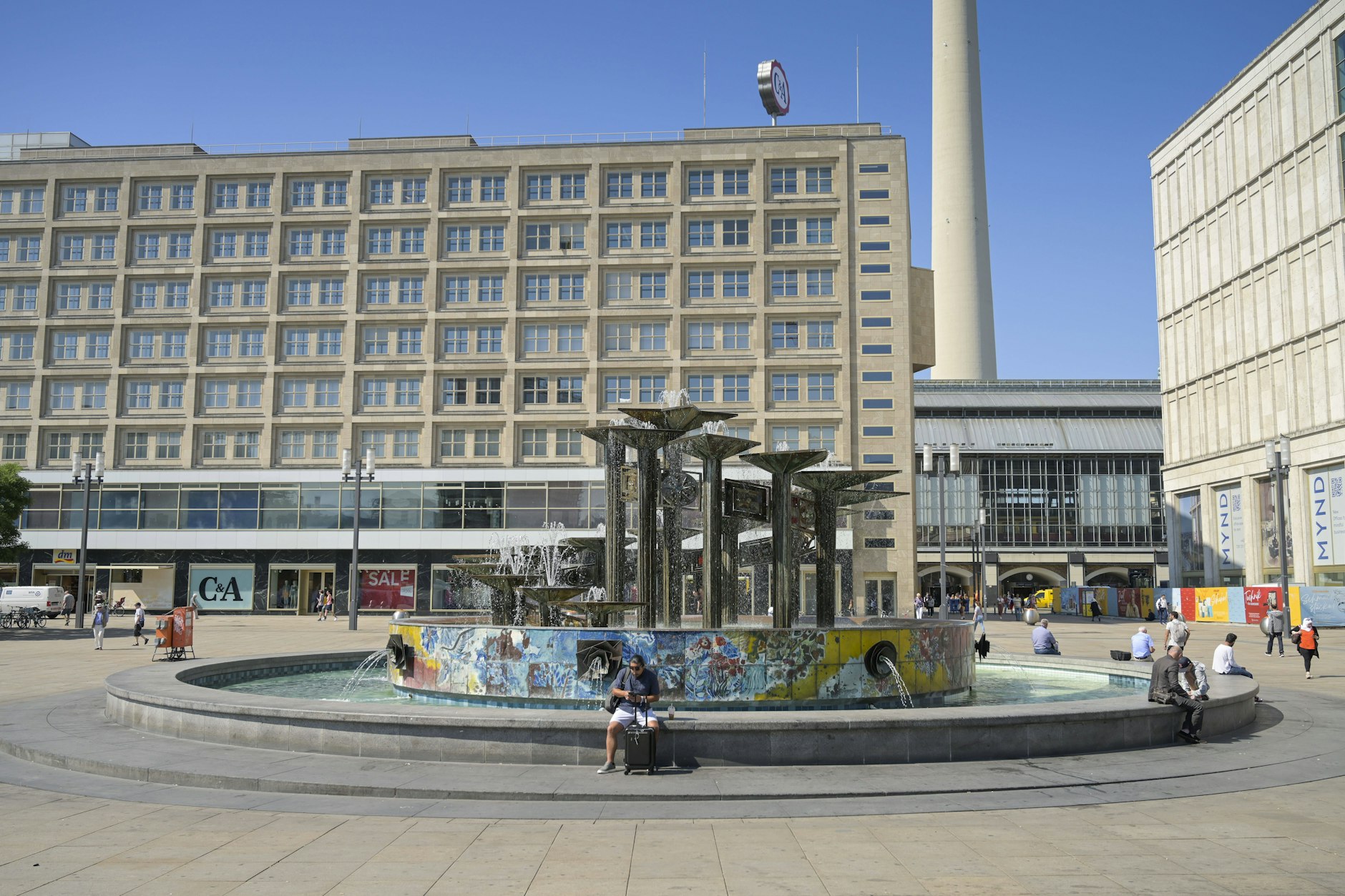 Das Berolinahaus am Alexanderplatz: Dort befindet sich das Mode-Kaufhaus.