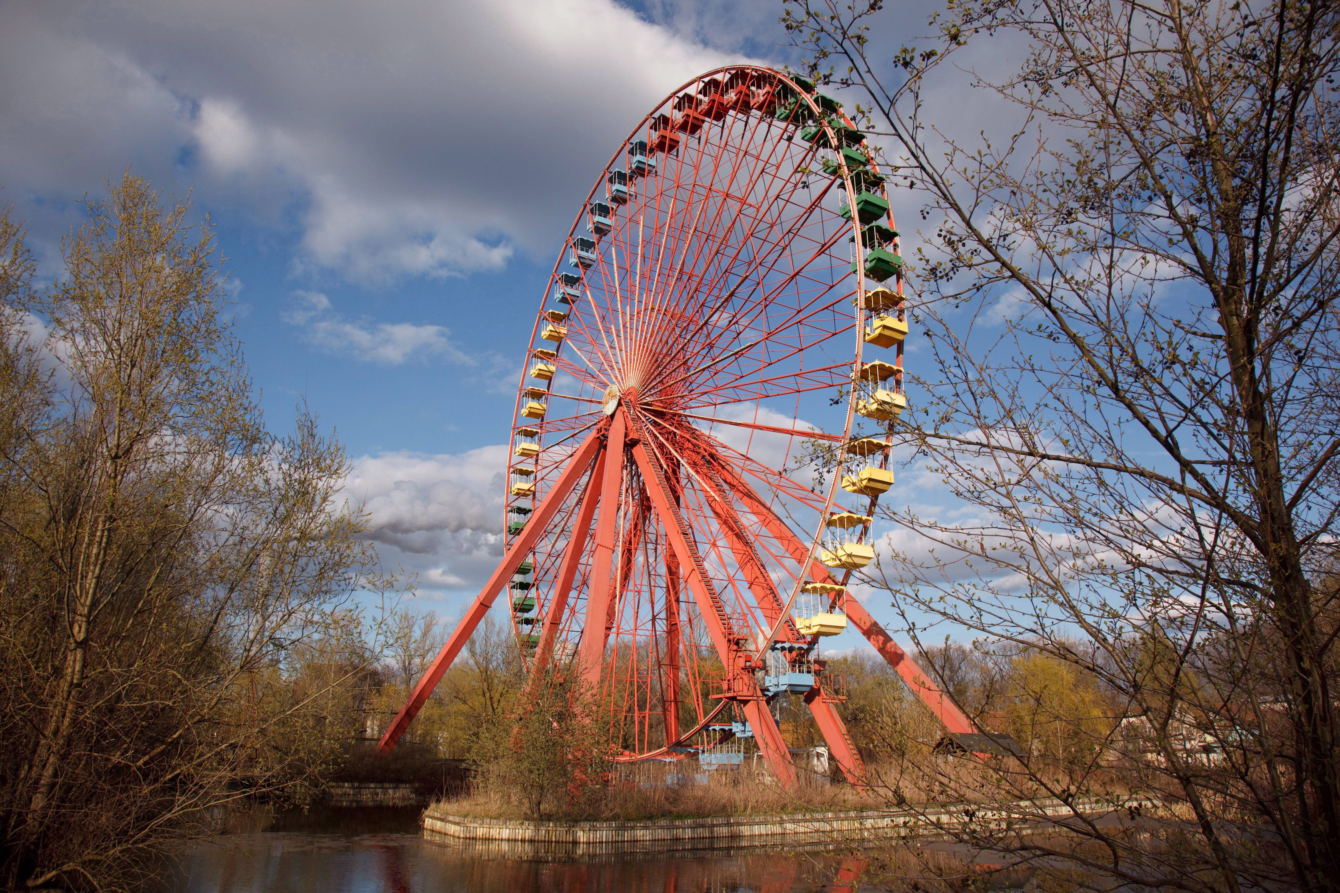 Berliner Spreepark: Riesenrad im Plänterwald steht wieder – doch bis zur Eröffnung dauert es noch