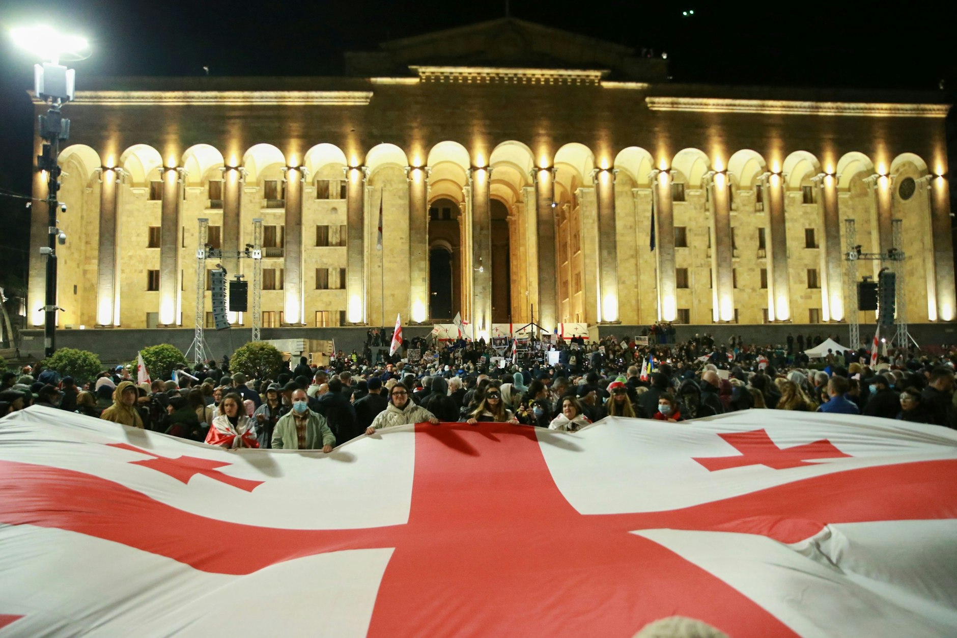 Die Bundesregierung hat den deutschen Botschafter in Georgien zurückgerufen.