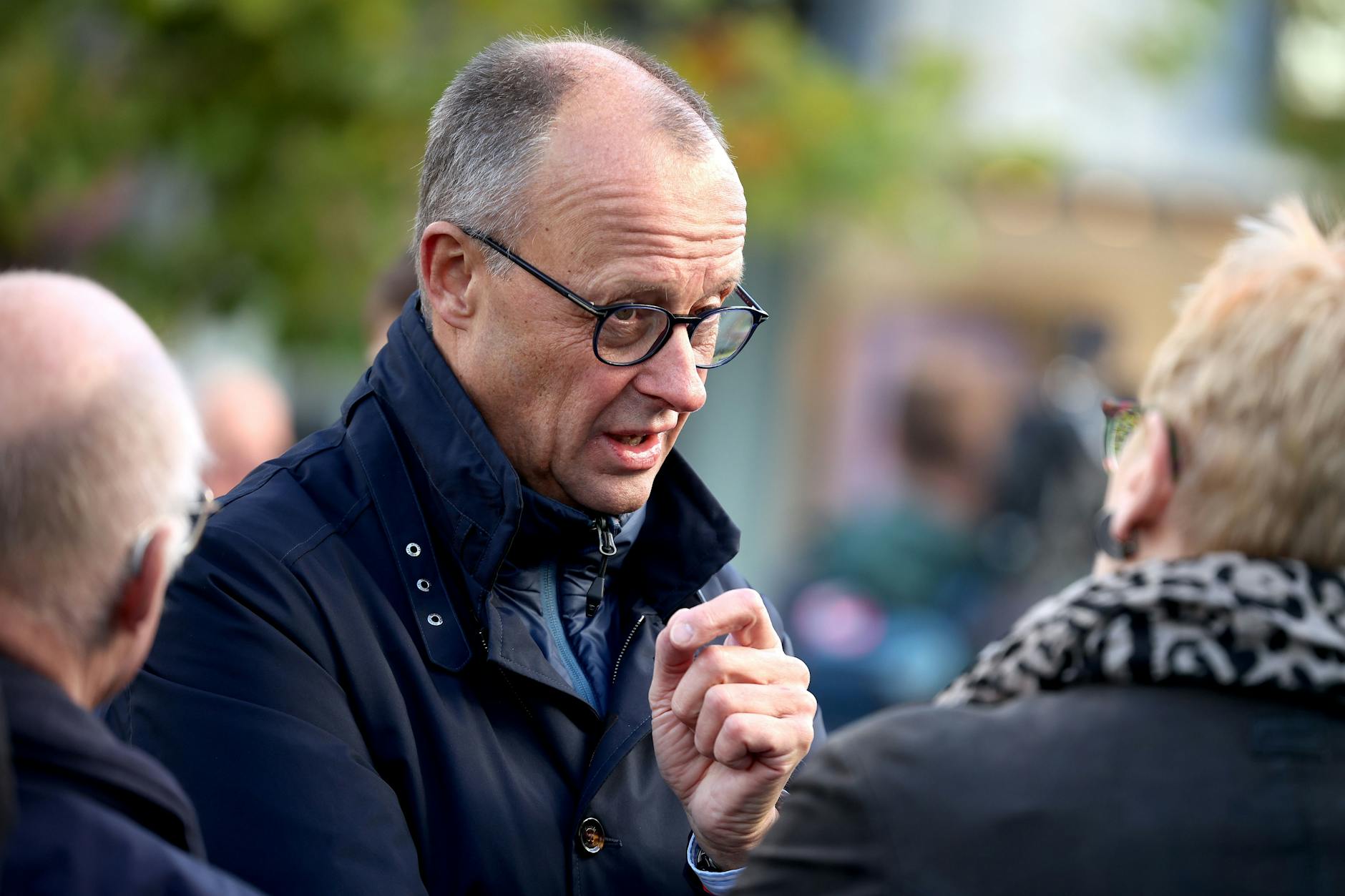 Bundeskanzler Friedrich Merz (CDU) bei einem Bürgergespräch in Meschede