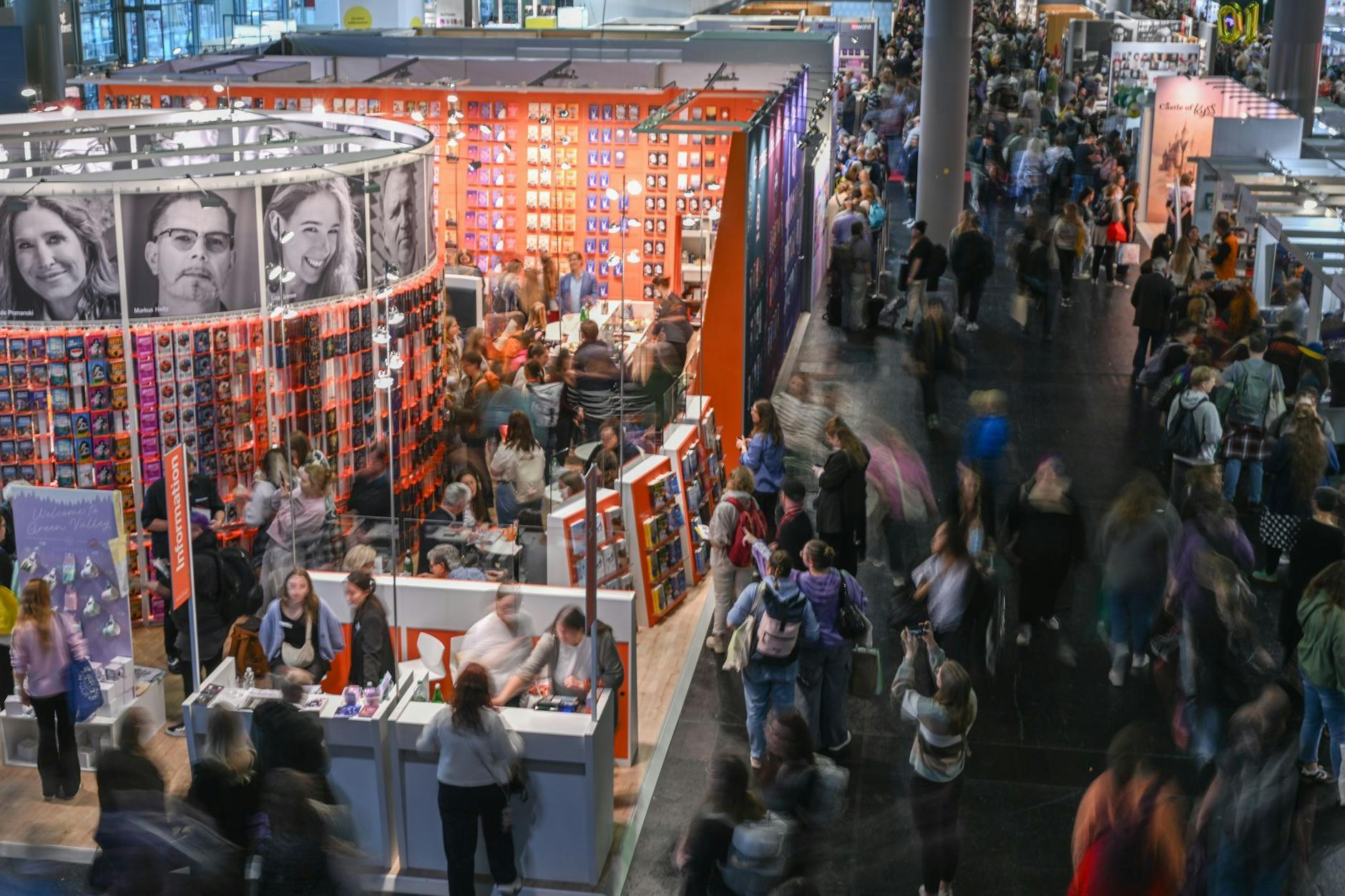 Großer Besucherandrang herrscht in Halle 3.0 der Frankfurter Buchmesse.