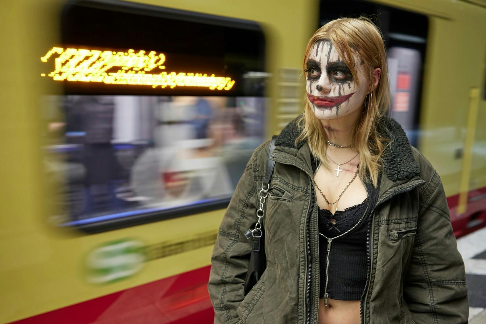 Halloween 2025 wird auch in Berlin ausschweifend gefeiert: Überall gibt es Partys, bei denen die Gespenster und Monster die Nacht zum Tag machen.