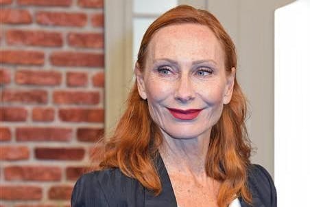 Die Schauspielerin Andrea Sawatzki blickt auf ihre viel zu schwere Kindheit zurück.