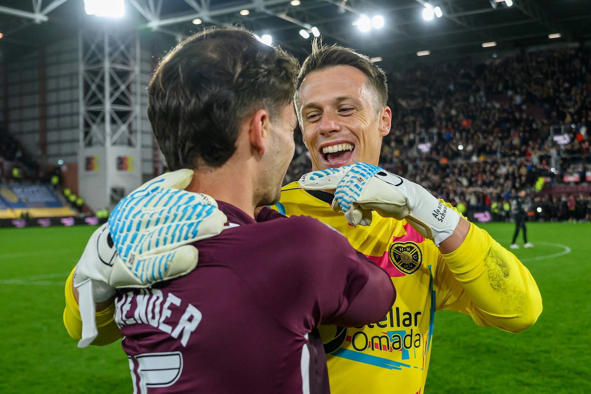 Alexander Schwolow (r.) erlebt auf seiner ersten Auslandsstation in Schottland gerade eine sehr erfolgreiche Zeit.