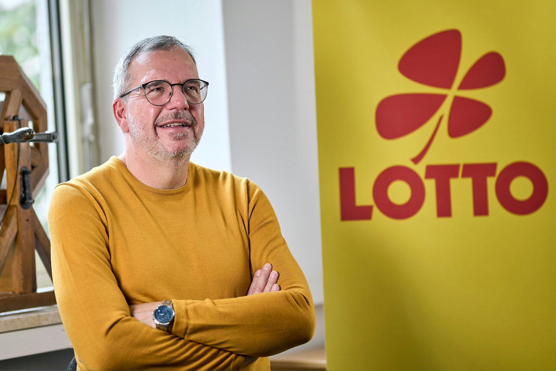 Großgewinnberater Lutz Trabalski (67) in seinem Büro im Lotto-Haus.