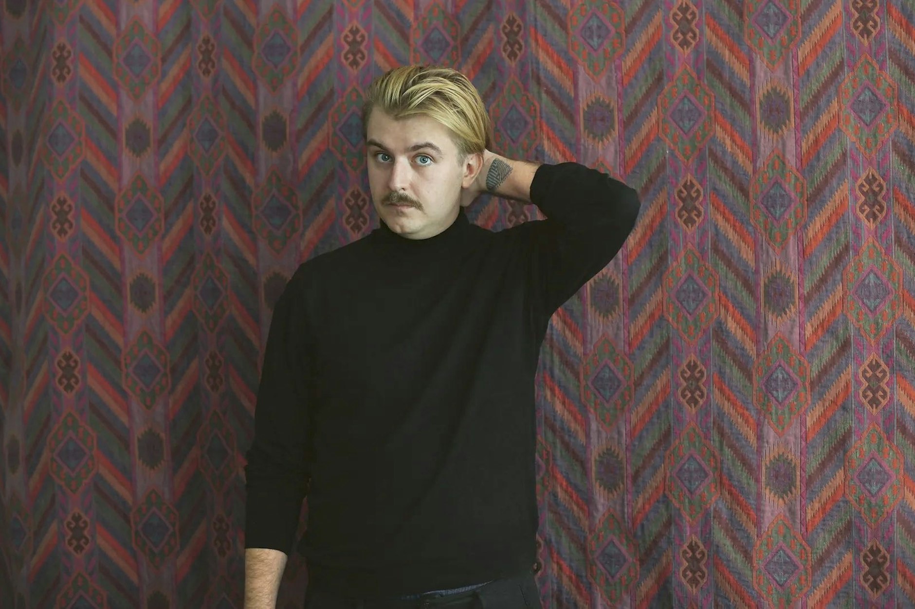 Artur Weigandt bricht in seinem neuen Buch mit dem Pazifismus und erklärt die Friedensbewegung zu seinem größten Feind.