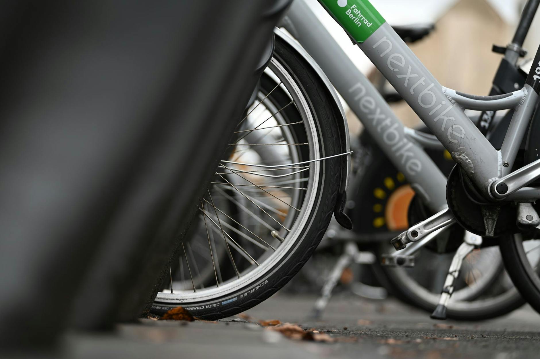Leihfahrräder des Unternehmens Nextbike sollen von Berlins Straßen verschwinden.