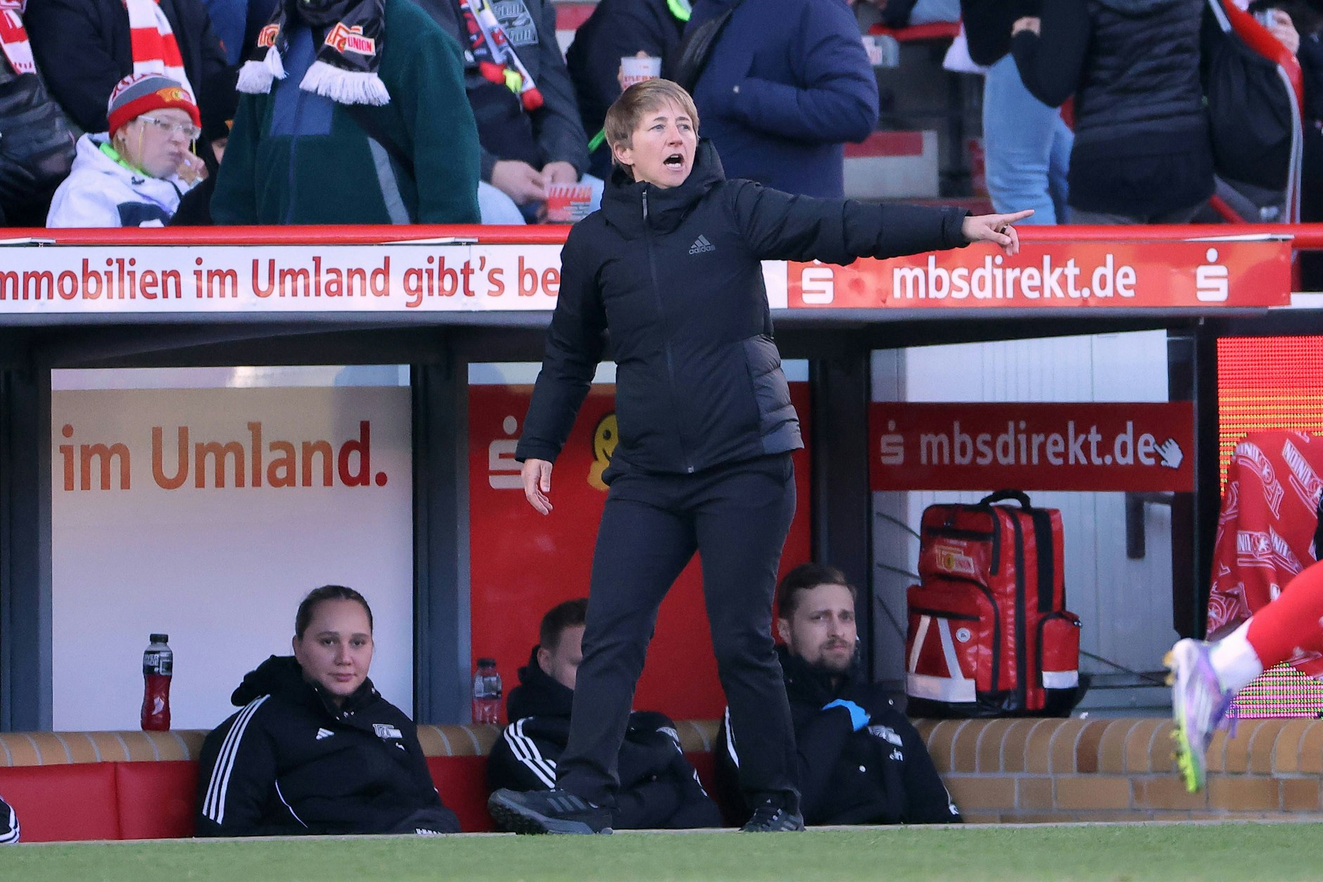 Trainerin Ailien Poese zeigte an der Seitenlinie ähnlich viel Einsatz wie die Spielerinnen des 1. FC Union Berlin beim Sieg gegen RB Leipzig auf dem Platz.