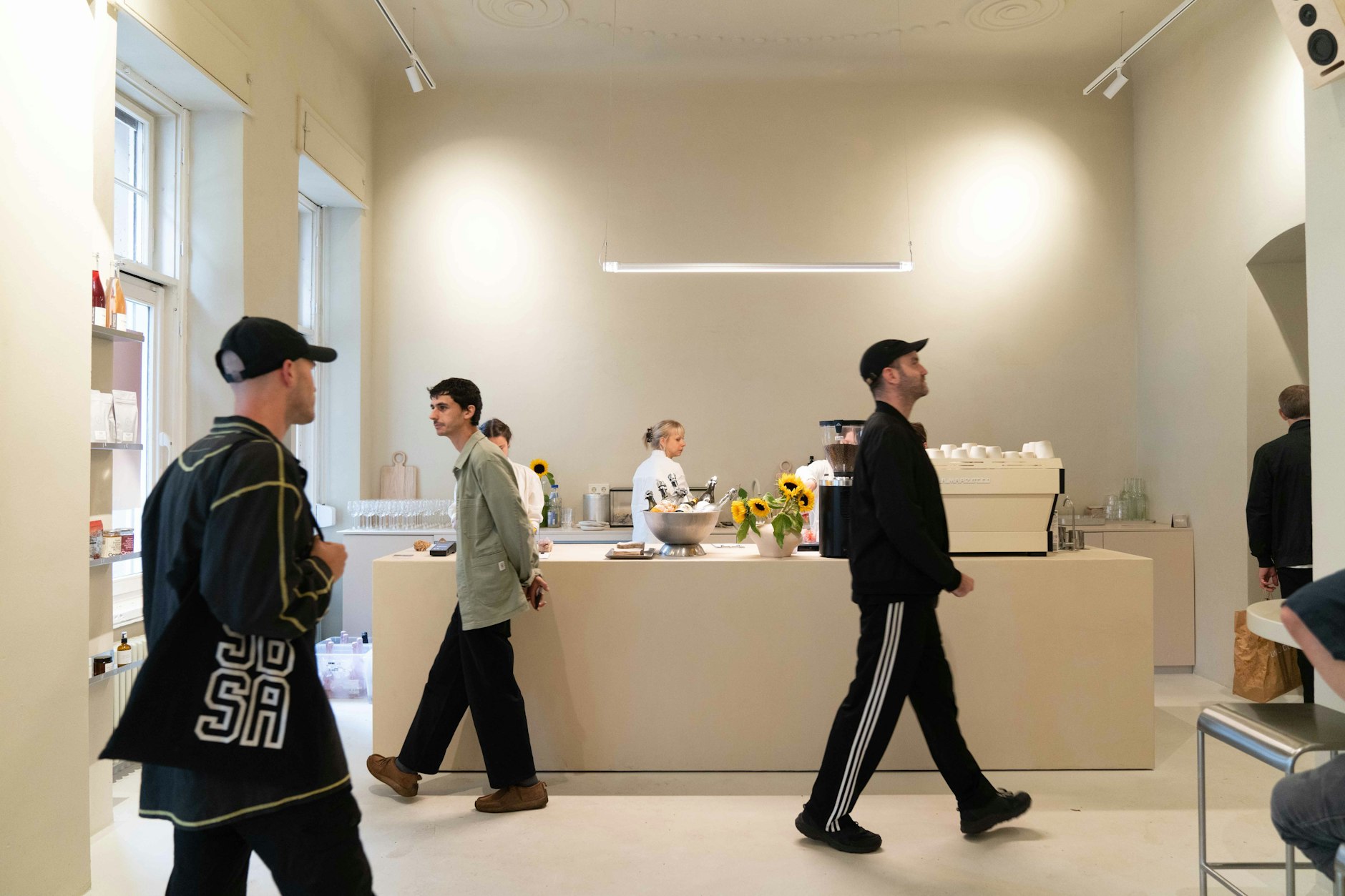 Eine der neuesten Adressen der Stadt: Bei Ingwer in Neukölln lässt sich der ganze Tag verbringen.