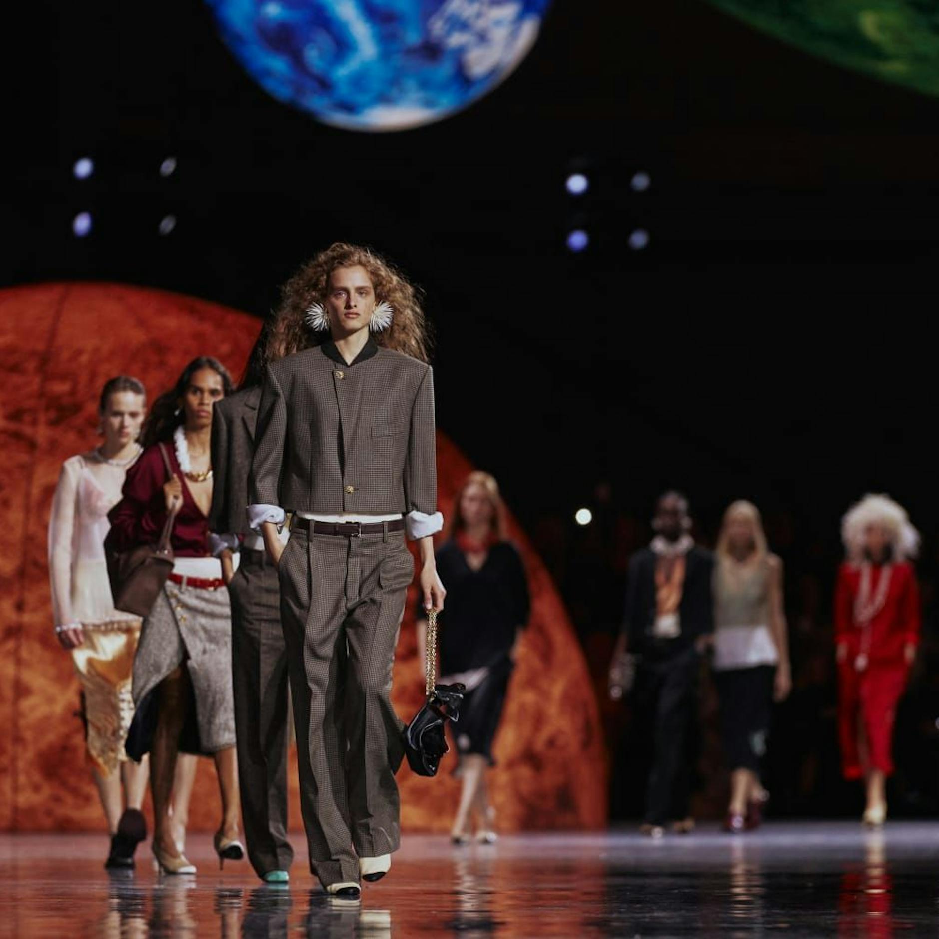 Image - Perlen und Planeten: Chanel ist jetzt für Chefinnen